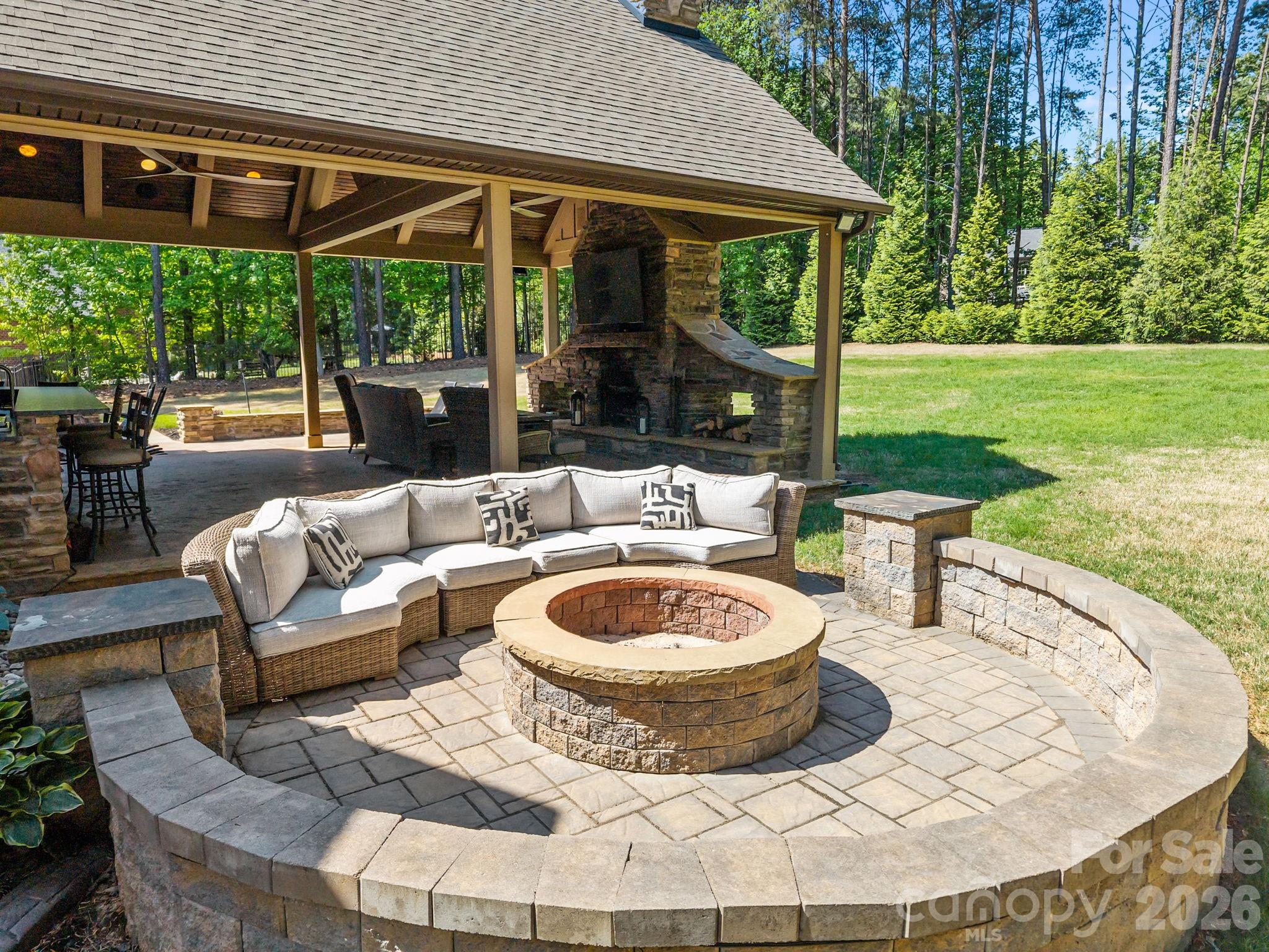 320 Barber Loop — Mooresville