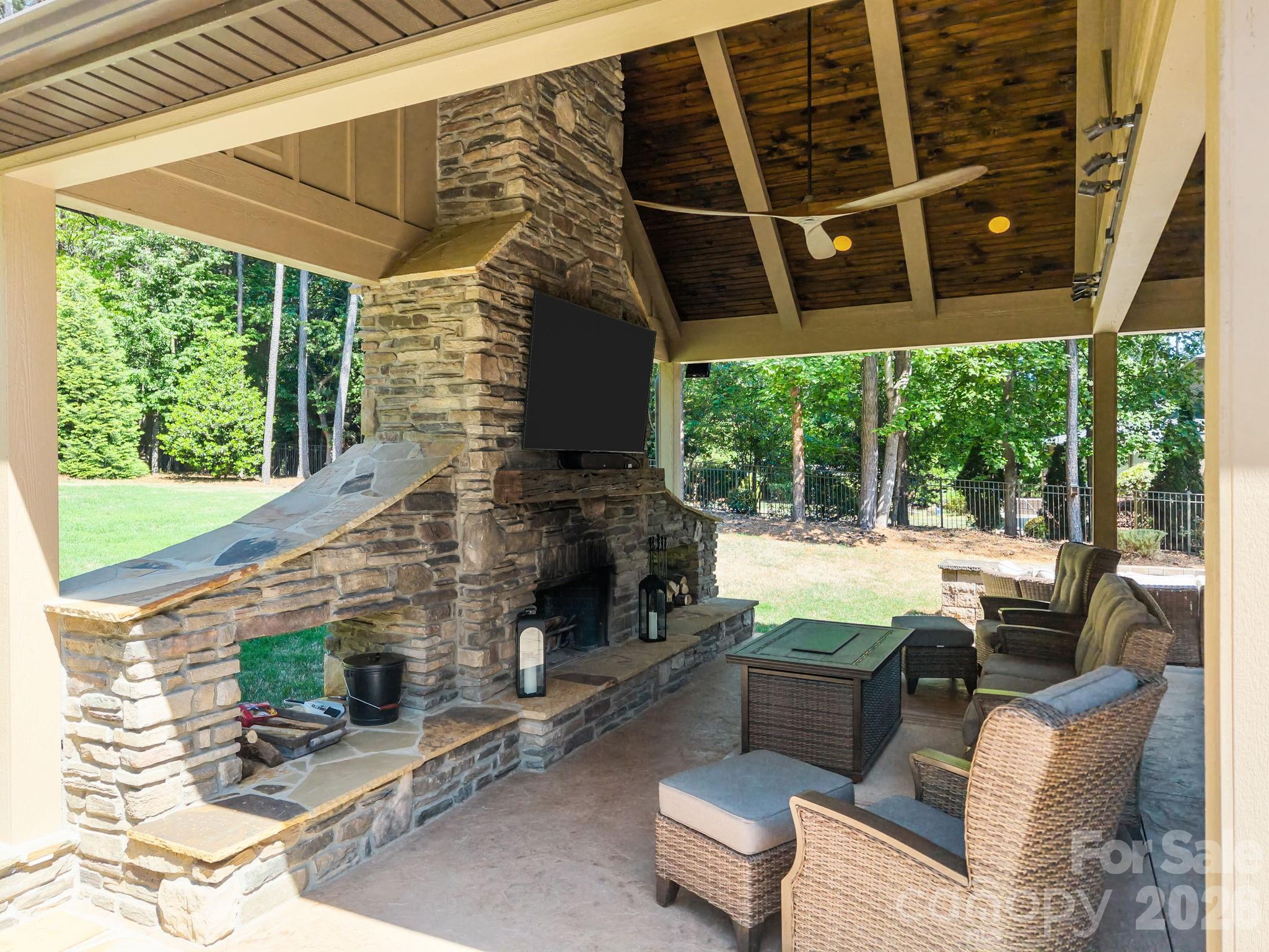 320 Barber Loop — Mooresville