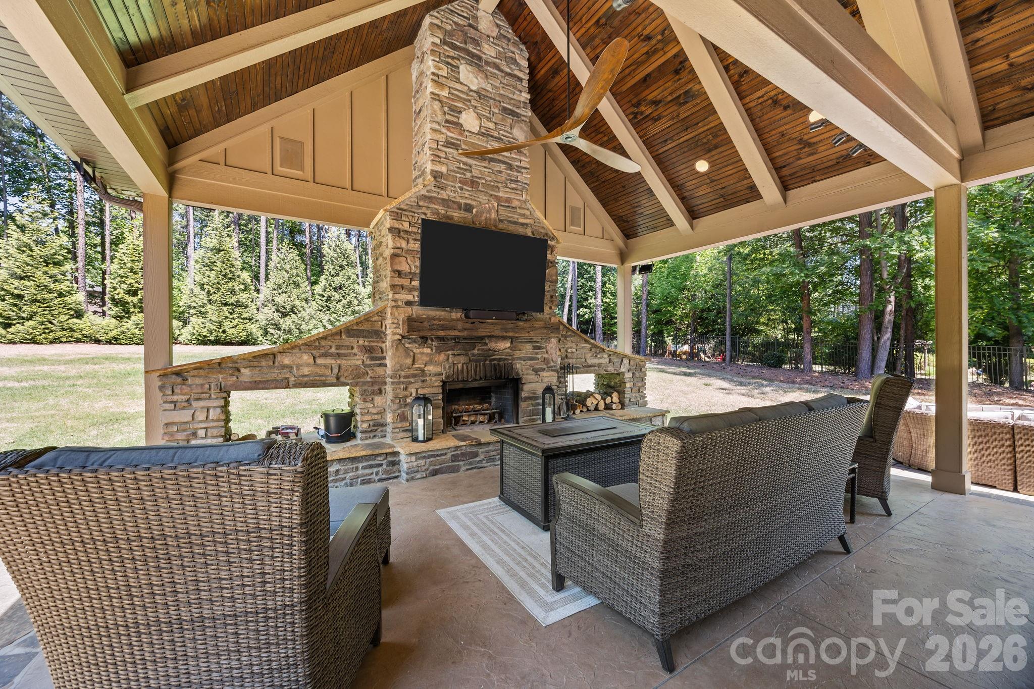 320 Barber Loop — Mooresville
