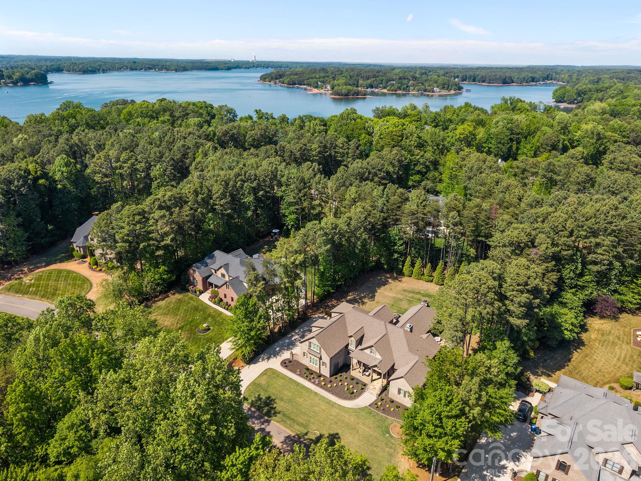 320 Barber Loop — Mooresville