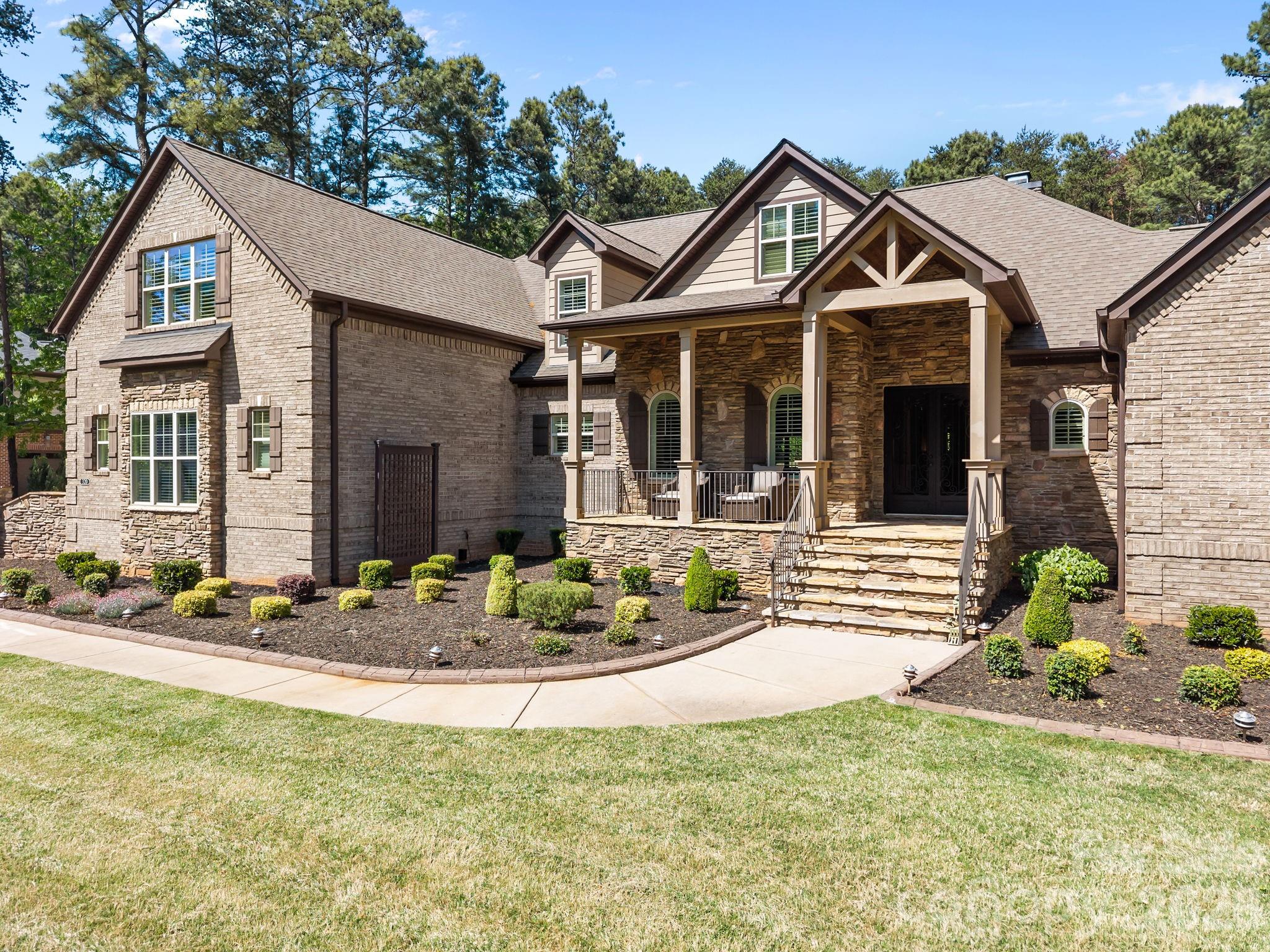 320 Barber Loop — Mooresville