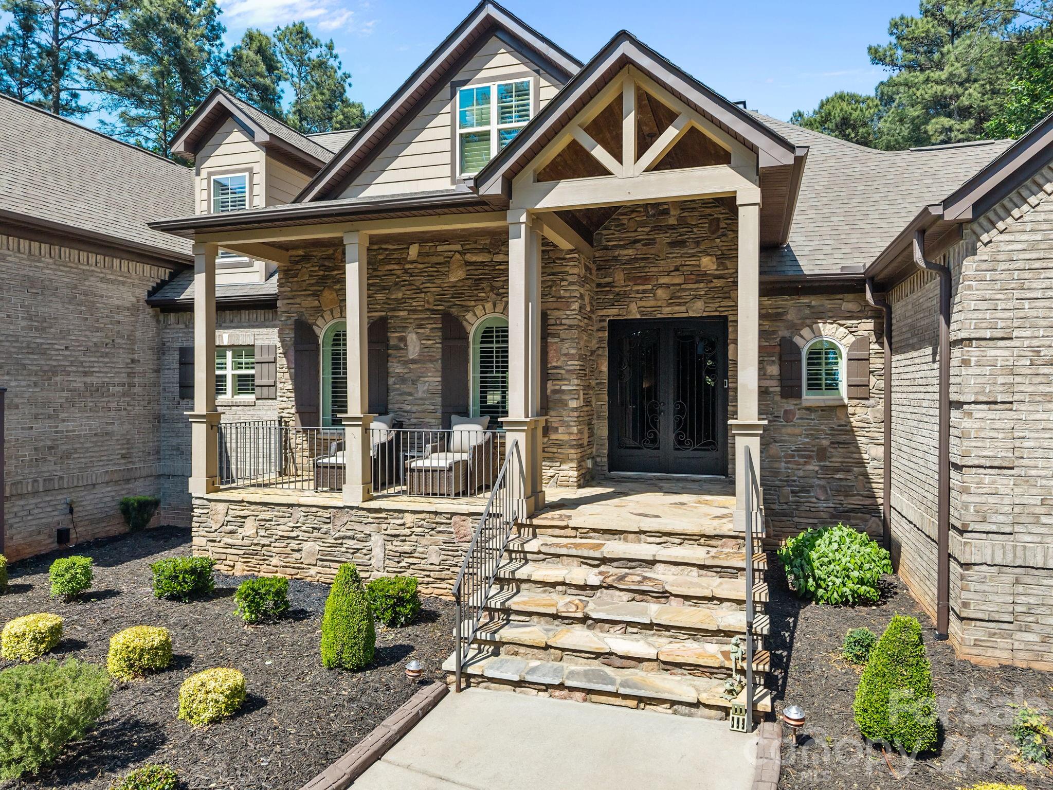 320 Barber Loop — Mooresville