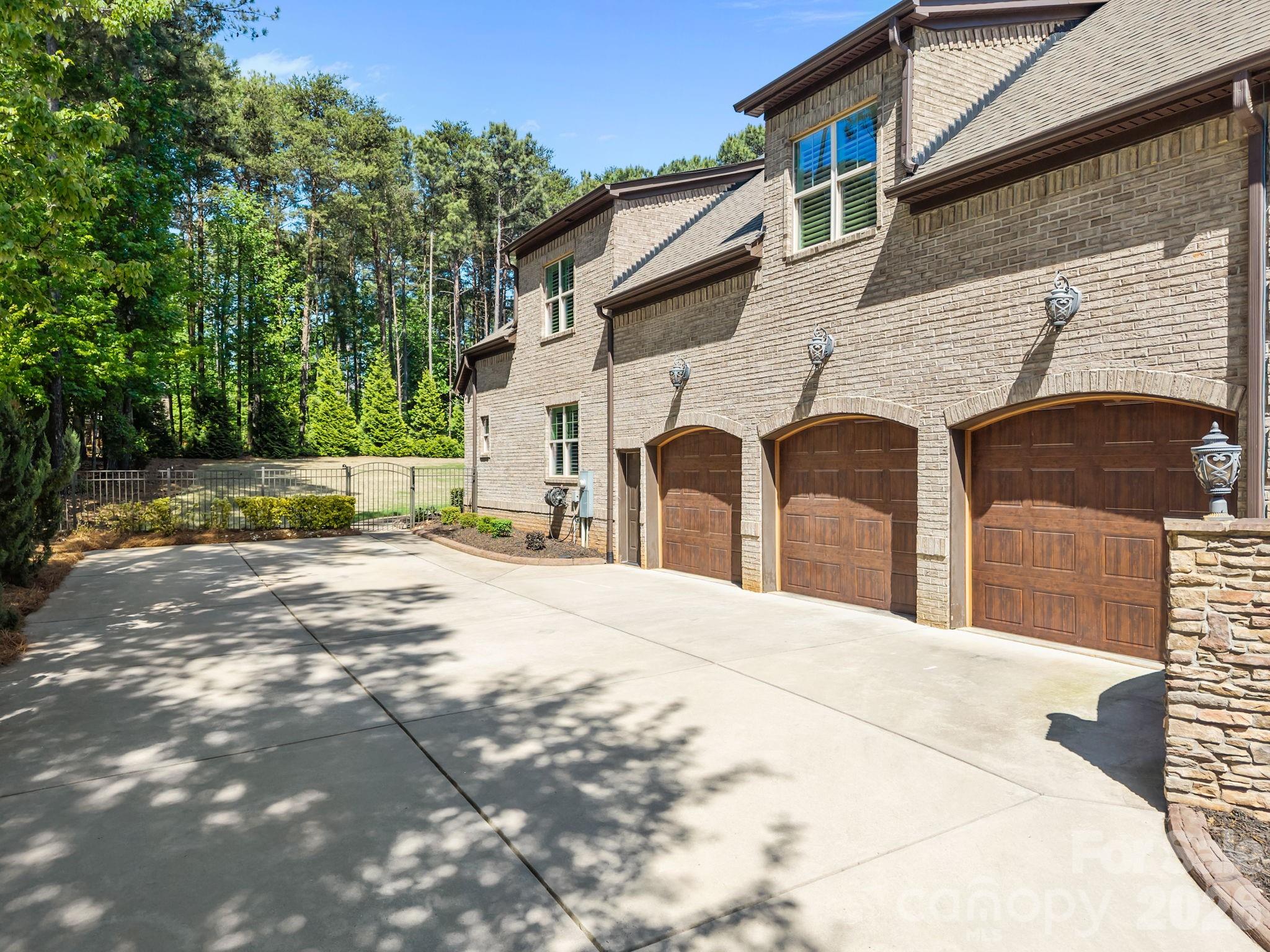 320 Barber Loop — Mooresville