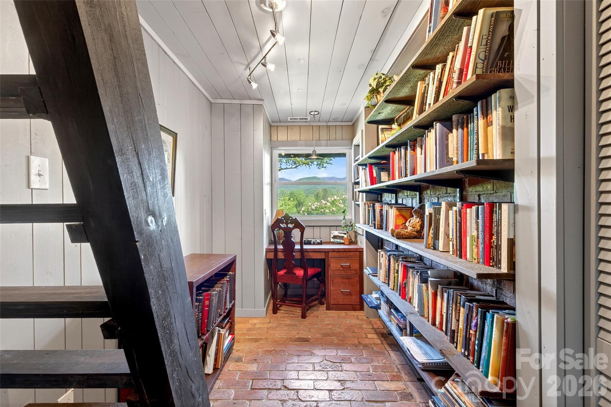 75 Old Lakey Gap Road — Black Mountain