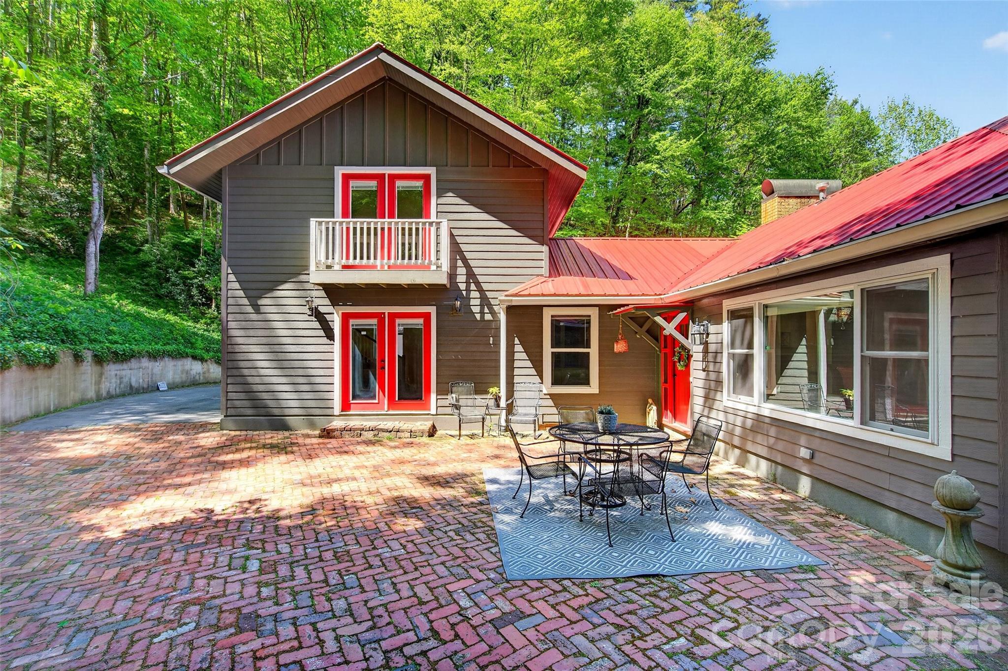 75 Old Lakey Gap Road — Black Mountain