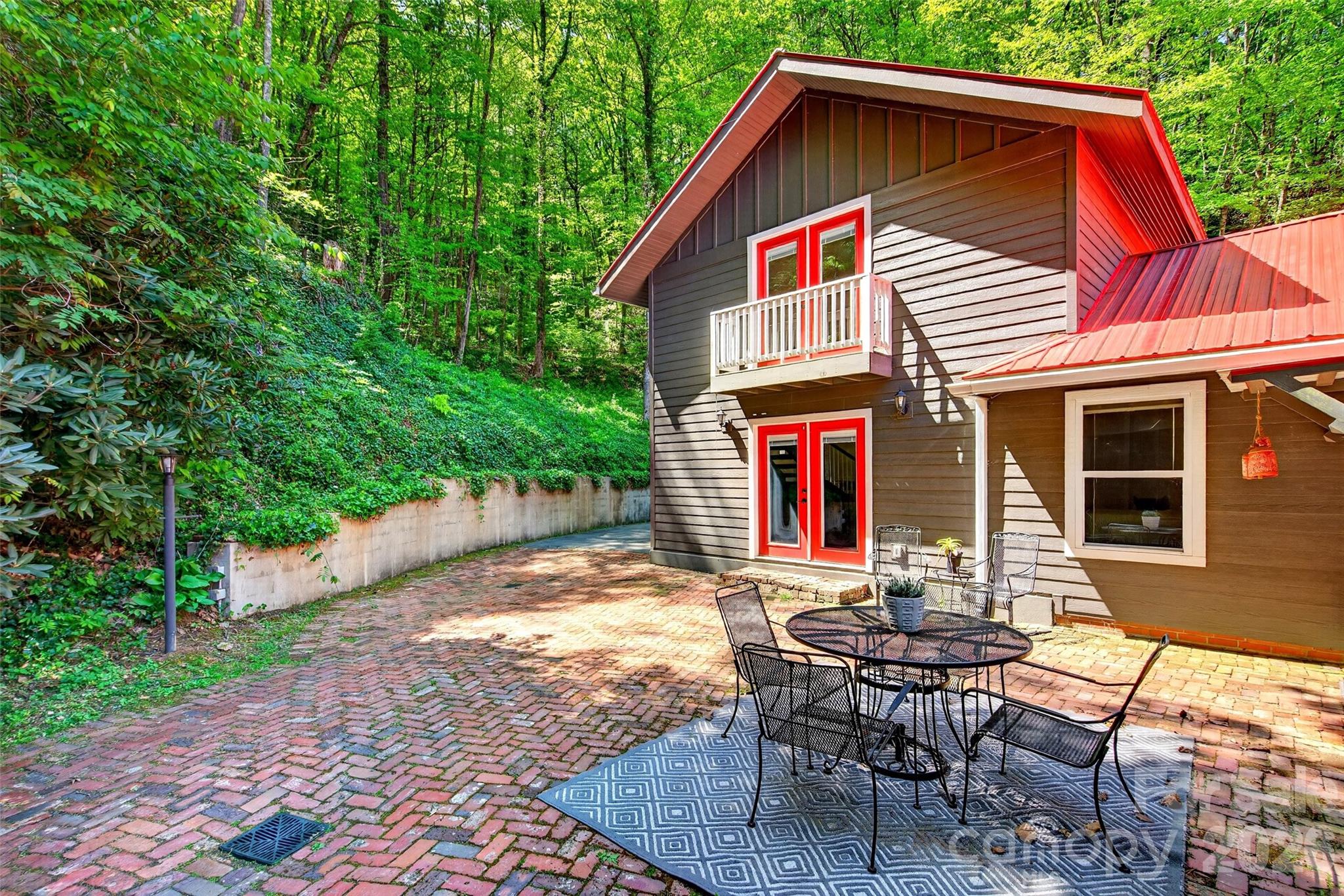 75 Old Lakey Gap Road — Black Mountain