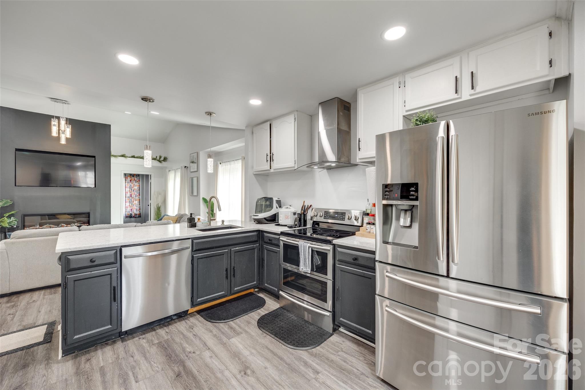7442 Crestside Lane — Charlotte