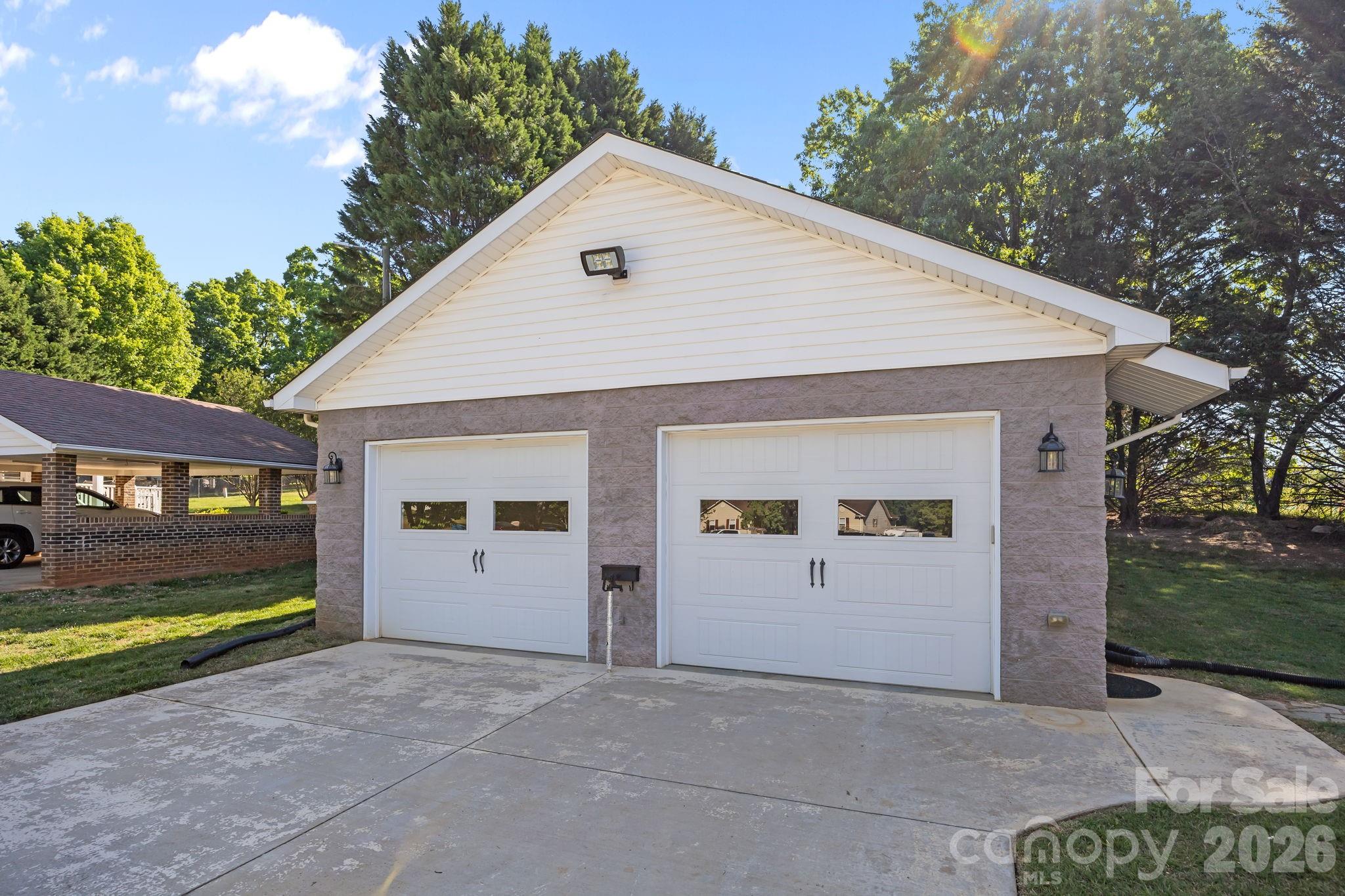 3030 Lydia Lane — Newton