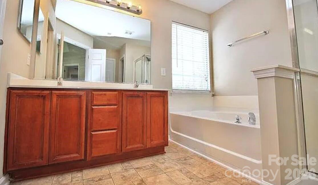 1212 Oakdale Commons Court — Charlotte