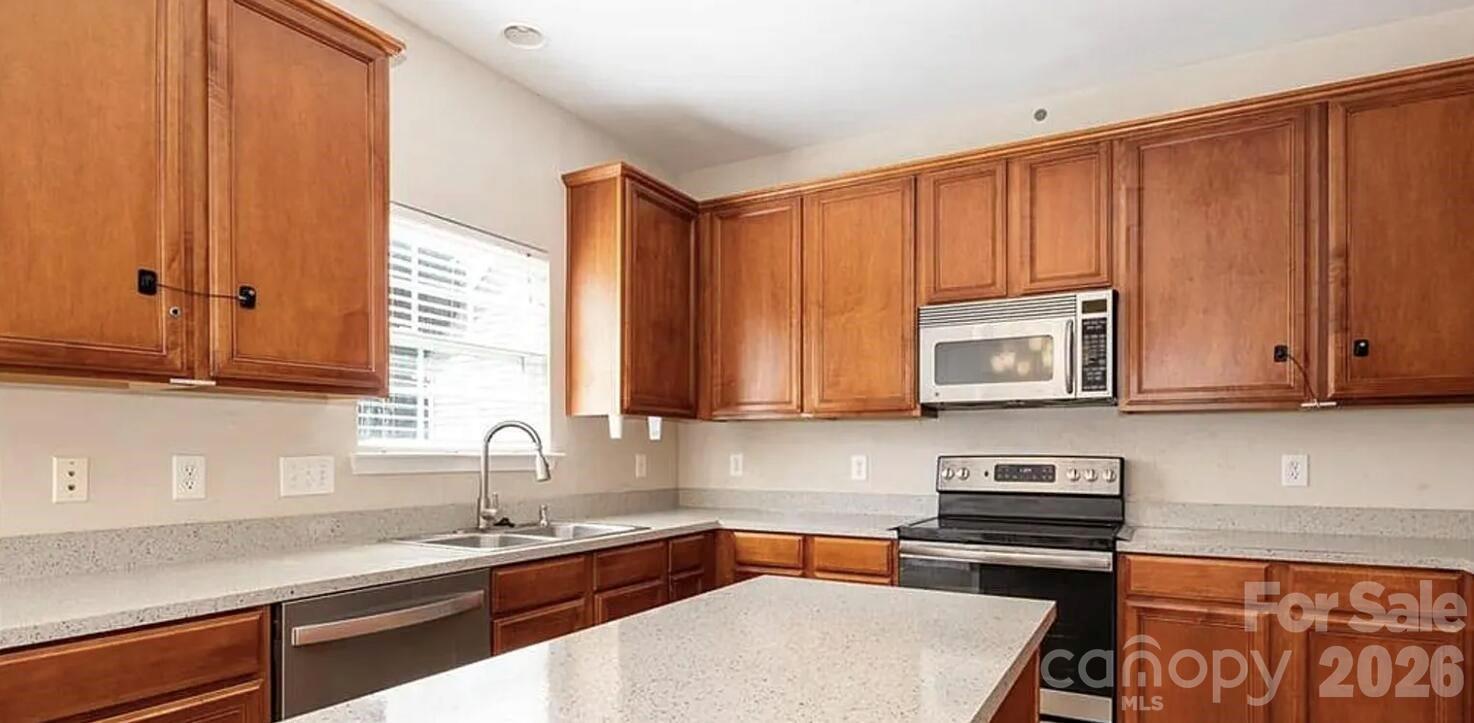 1212 Oakdale Commons Court — Charlotte