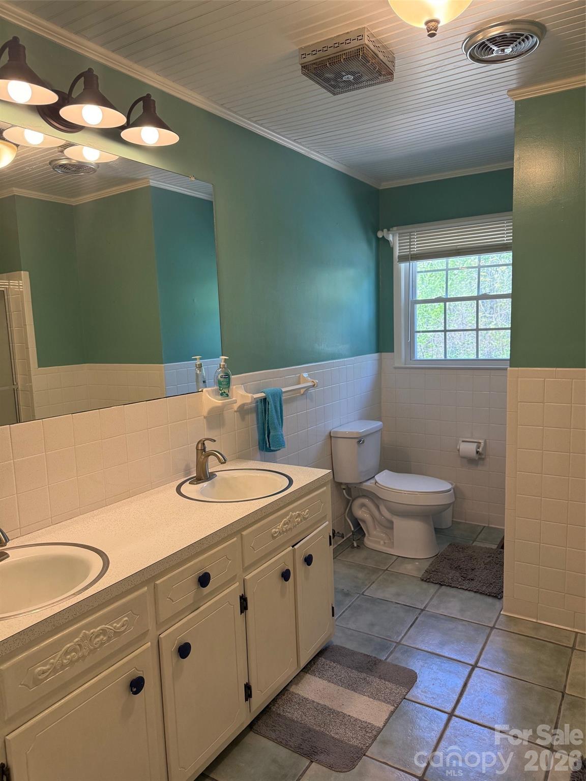 1126 Cannon Drive — Lenoir