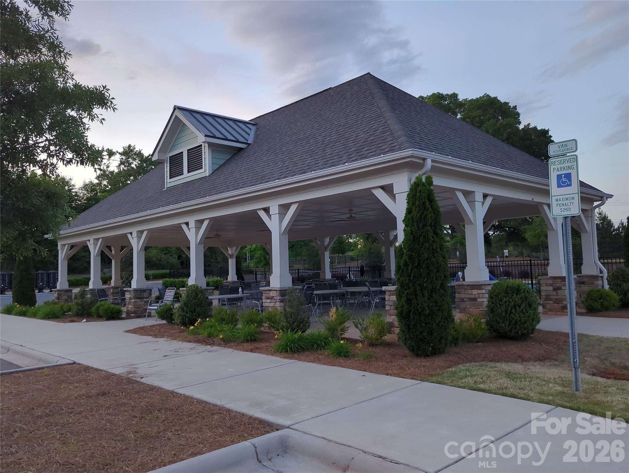 1140 Bigelow Street — Charlotte