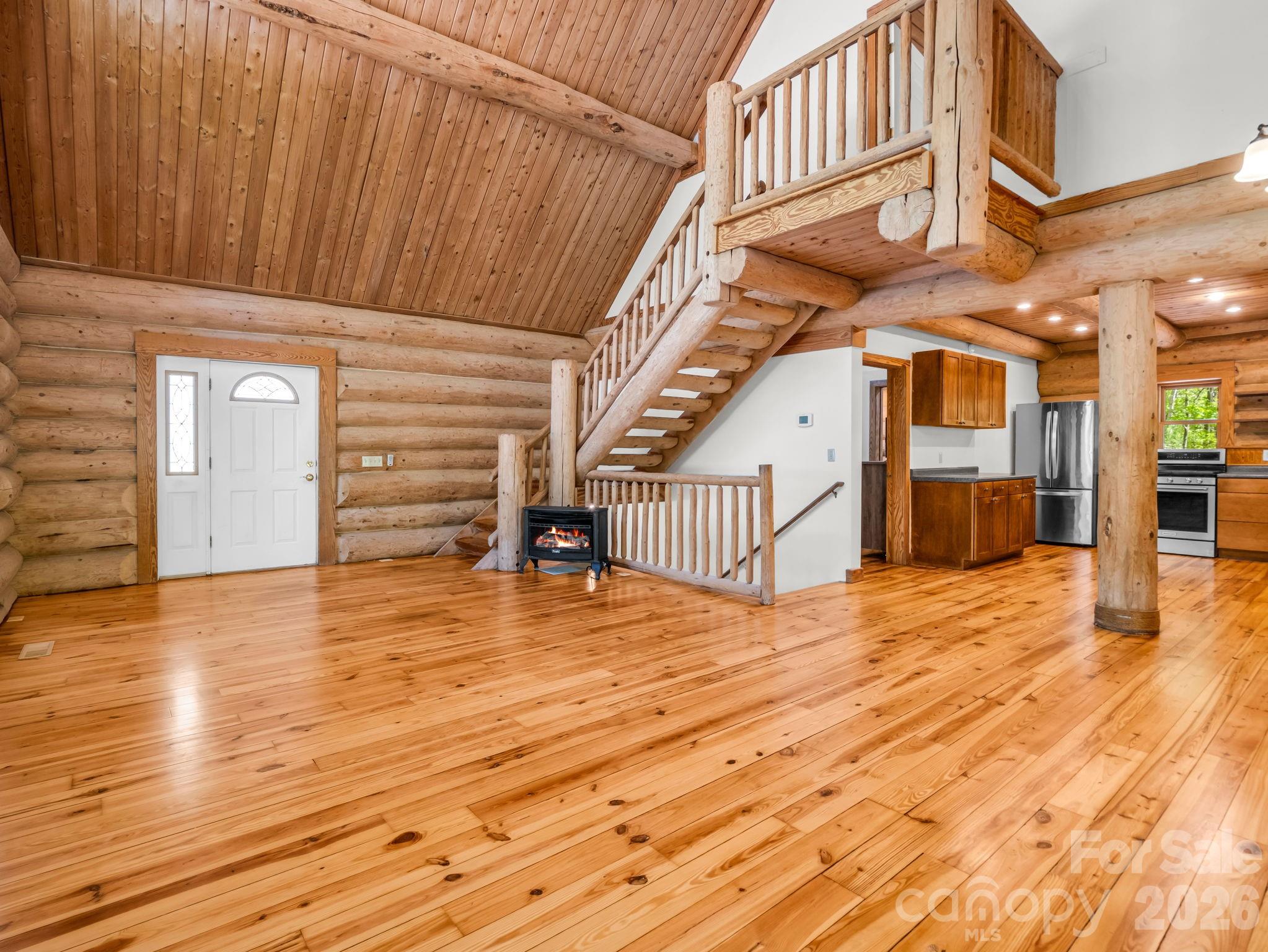 170 Old Mountain Pass — Hendersonville