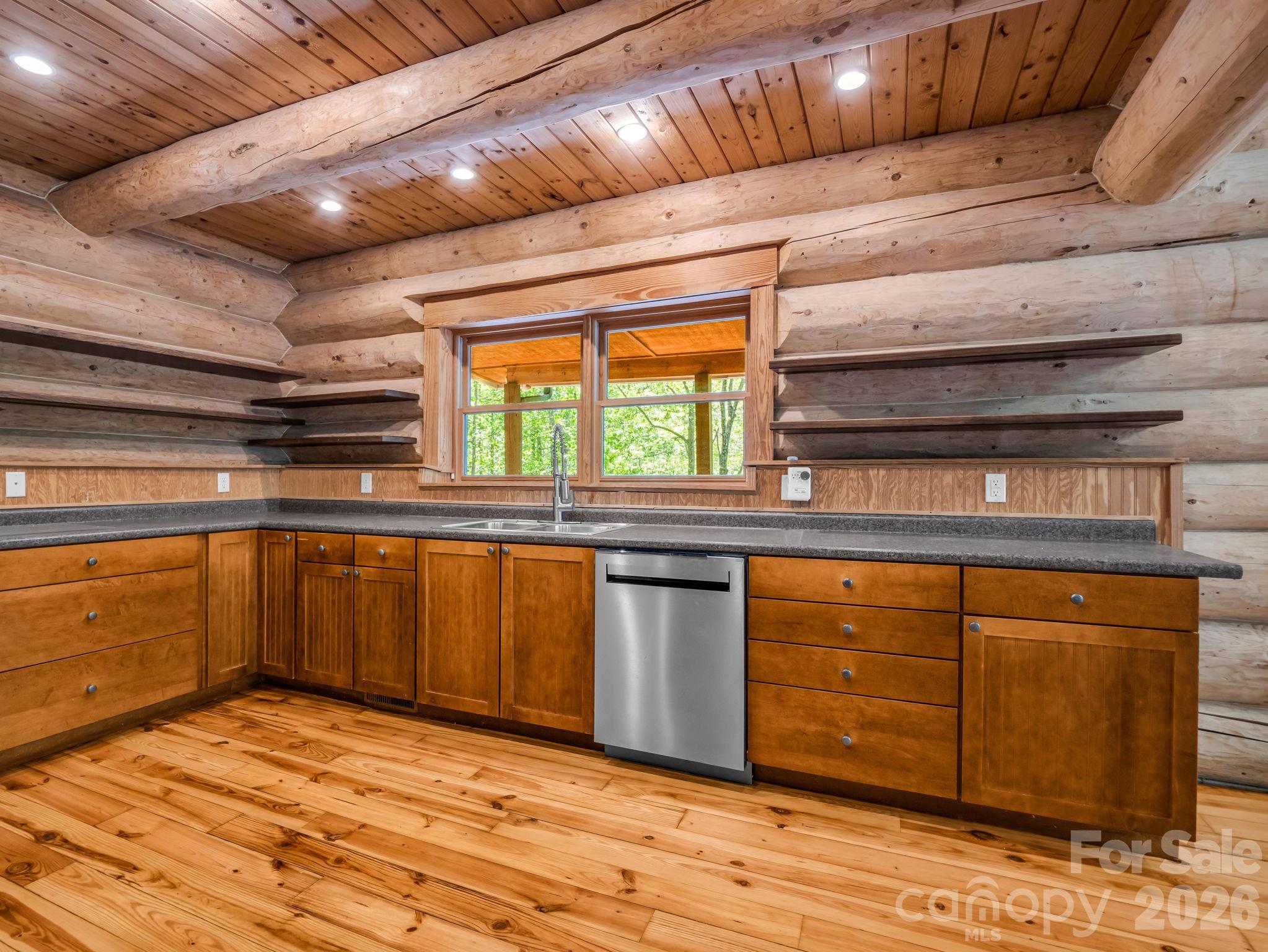 170 Old Mountain Pass — Hendersonville
