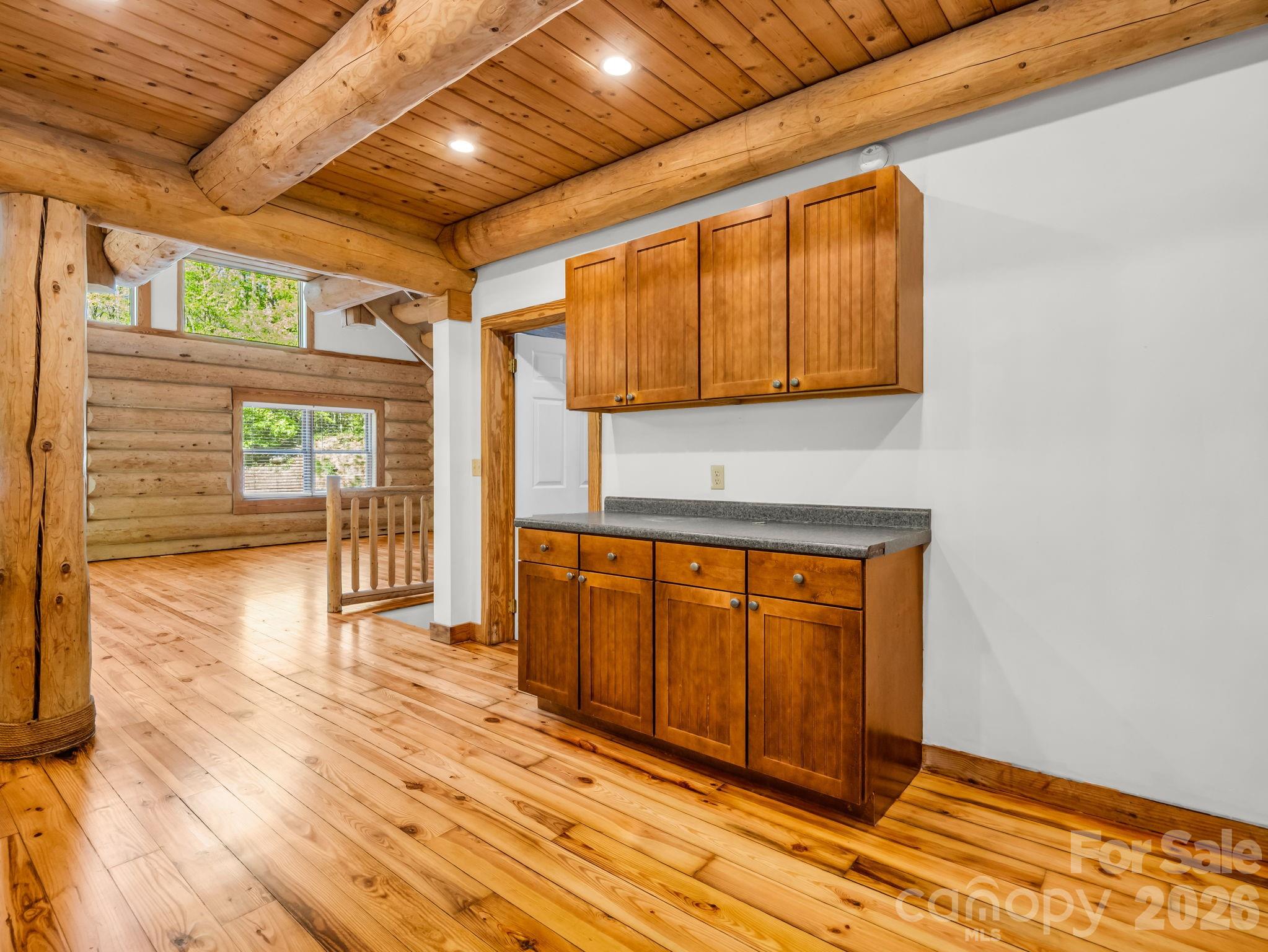 170 Old Mountain Pass — Hendersonville