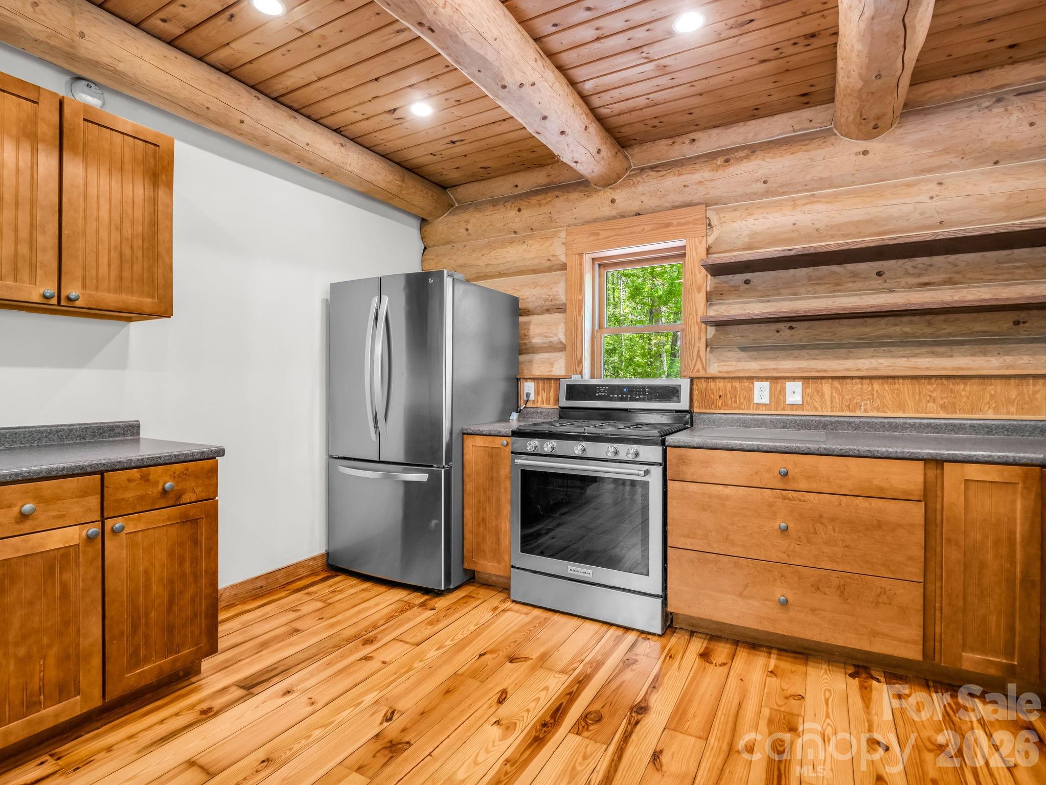 170 Old Mountain Pass — Hendersonville