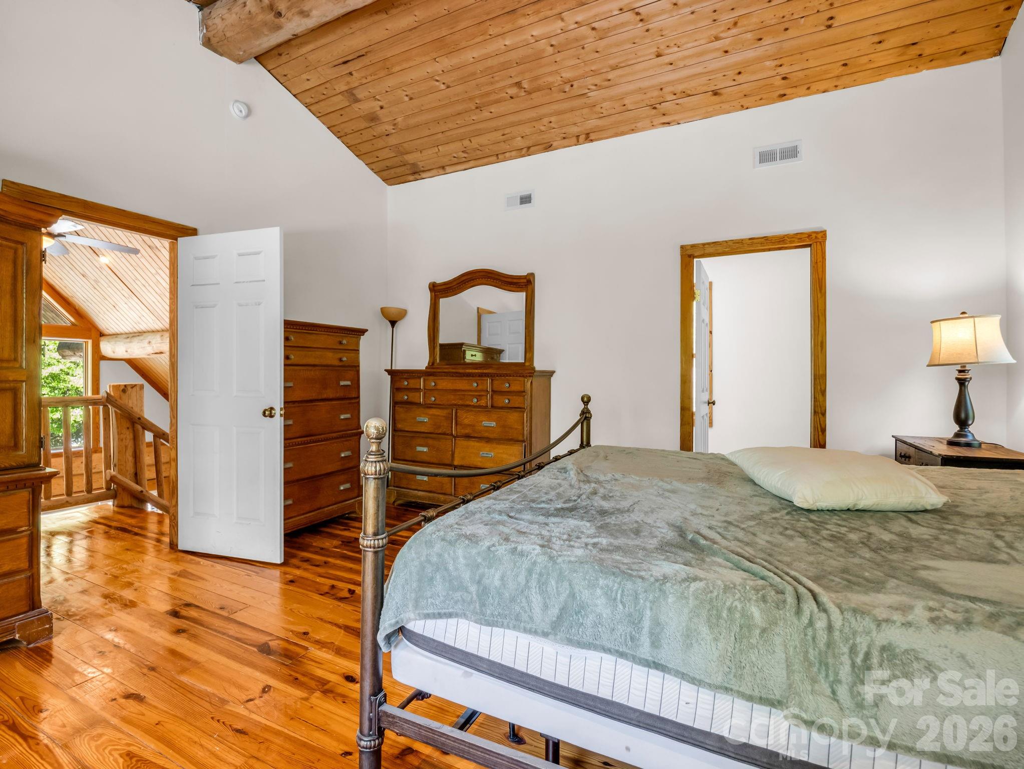 170 Old Mountain Pass — Hendersonville