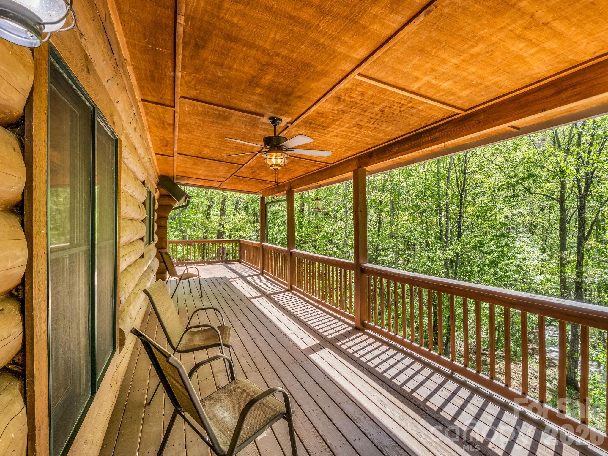 170 Old Mountain Pass — Hendersonville