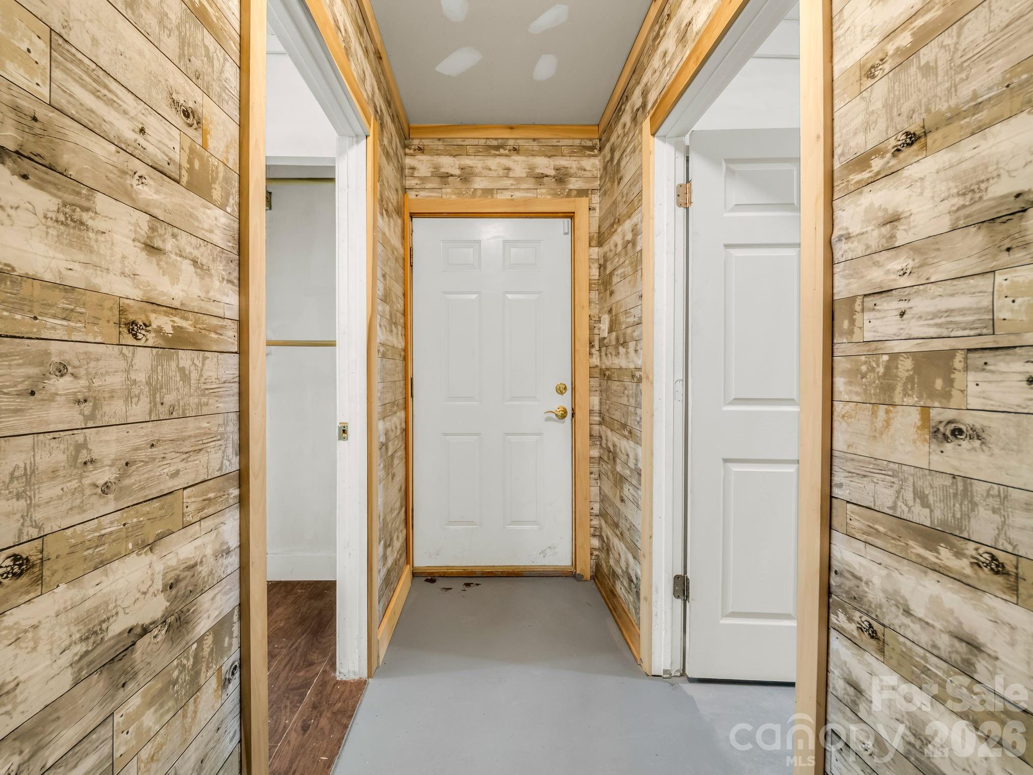 170 Old Mountain Pass — Hendersonville