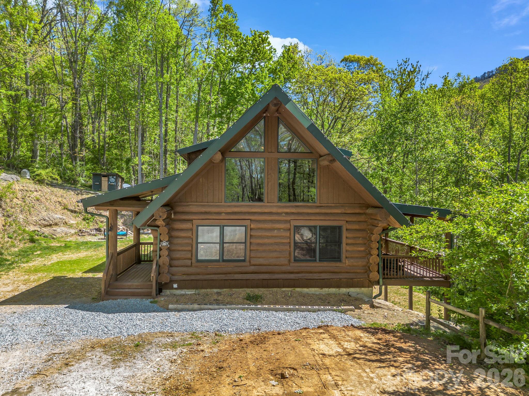 170 Old Mountain Pass — Hendersonville