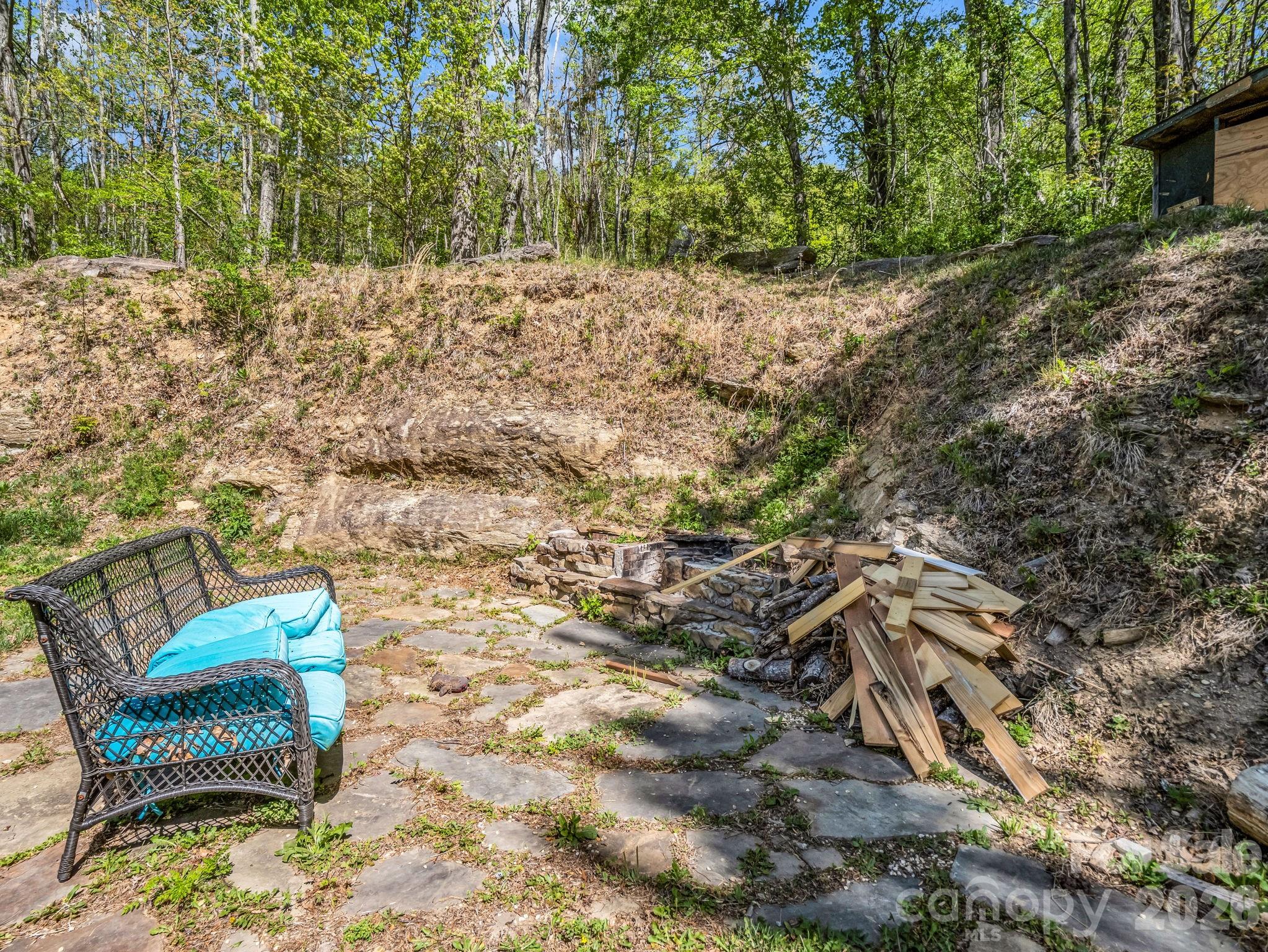 170 Old Mountain Pass — Hendersonville
