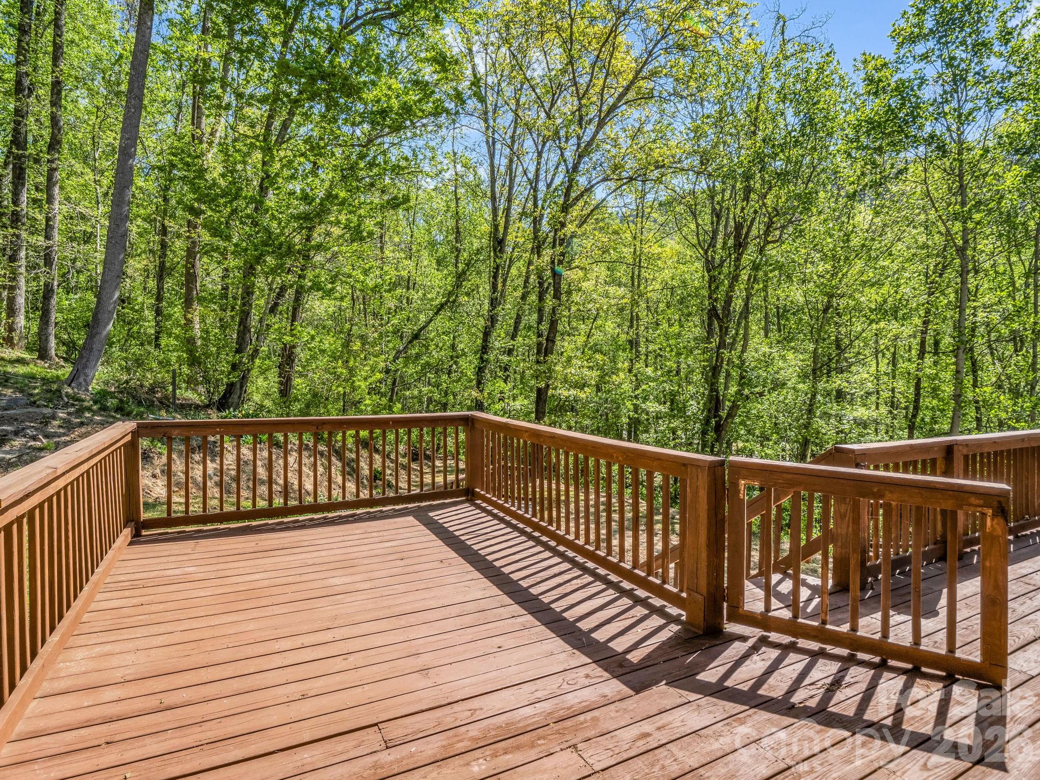 170 Old Mountain Pass — Hendersonville