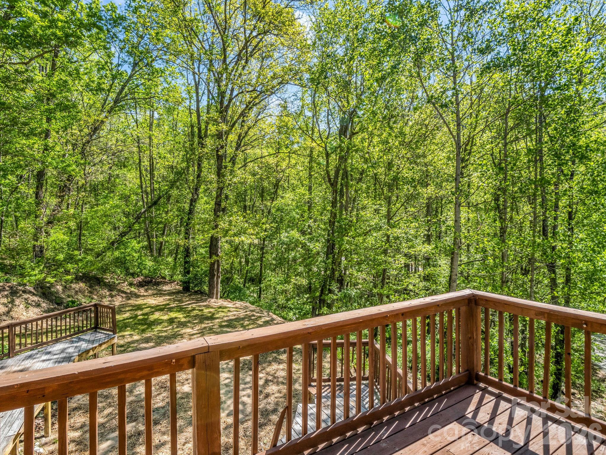 170 Old Mountain Pass — Hendersonville