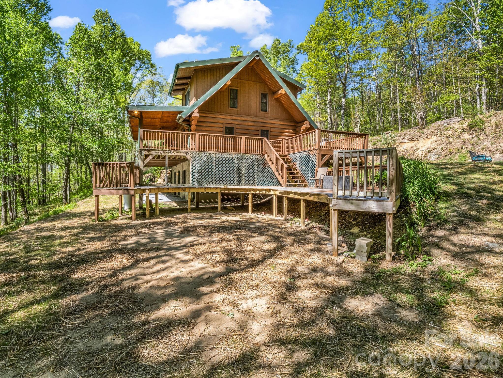 170 Old Mountain Pass — Hendersonville