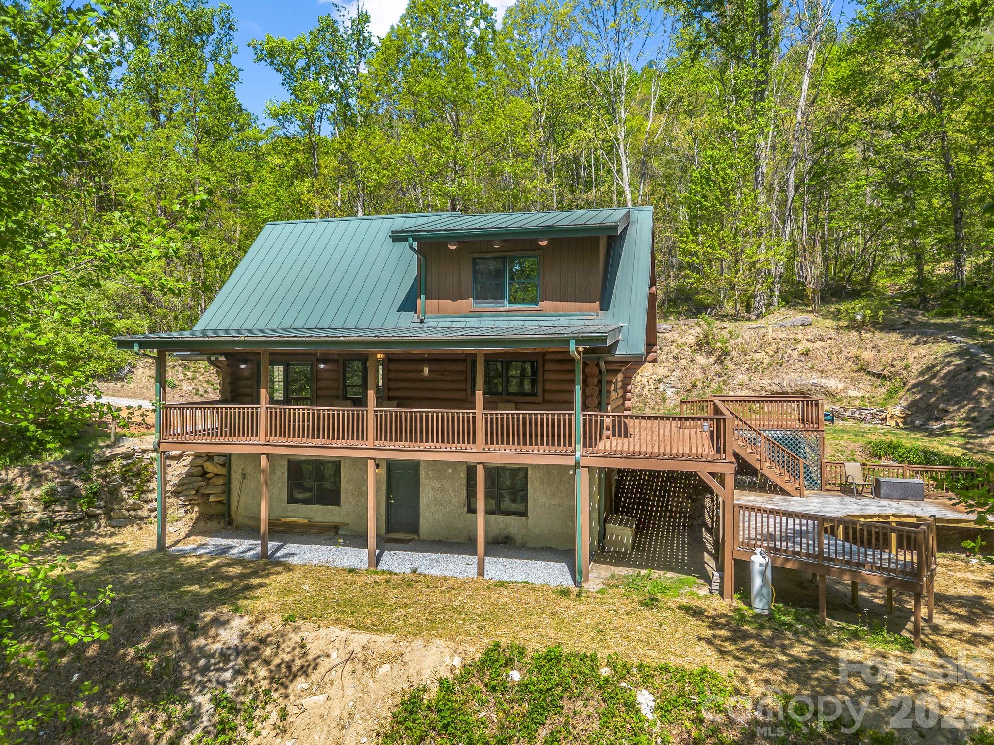 170 Old Mountain Pass — Hendersonville
