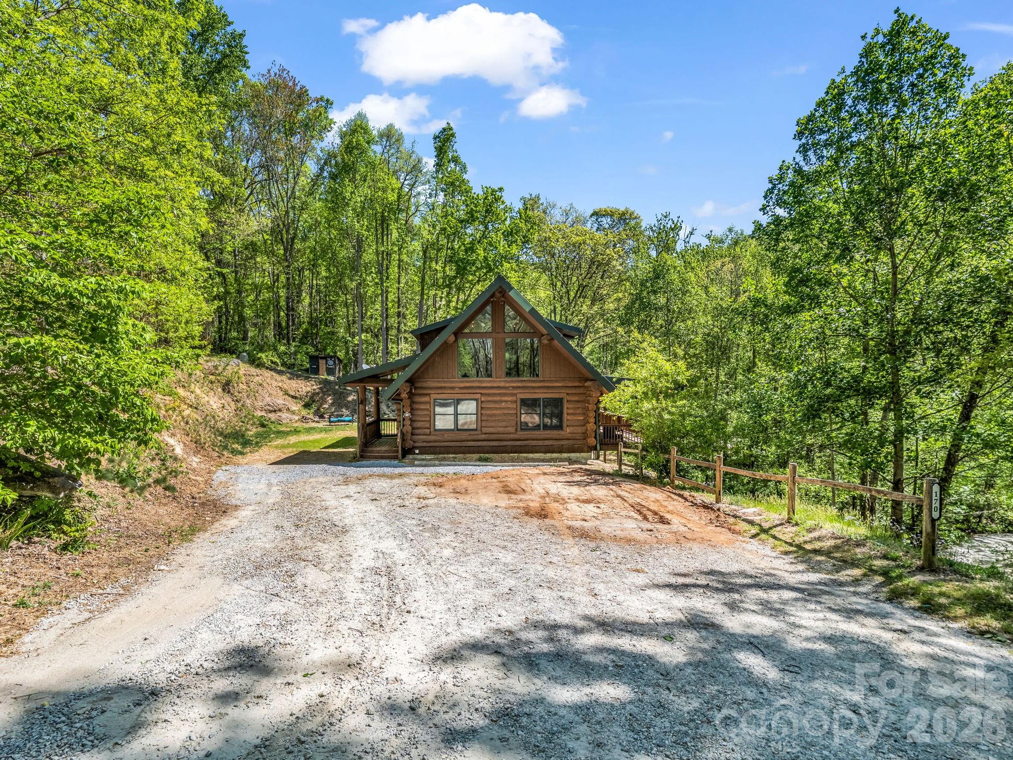 170 Old Mountain Pass — Hendersonville