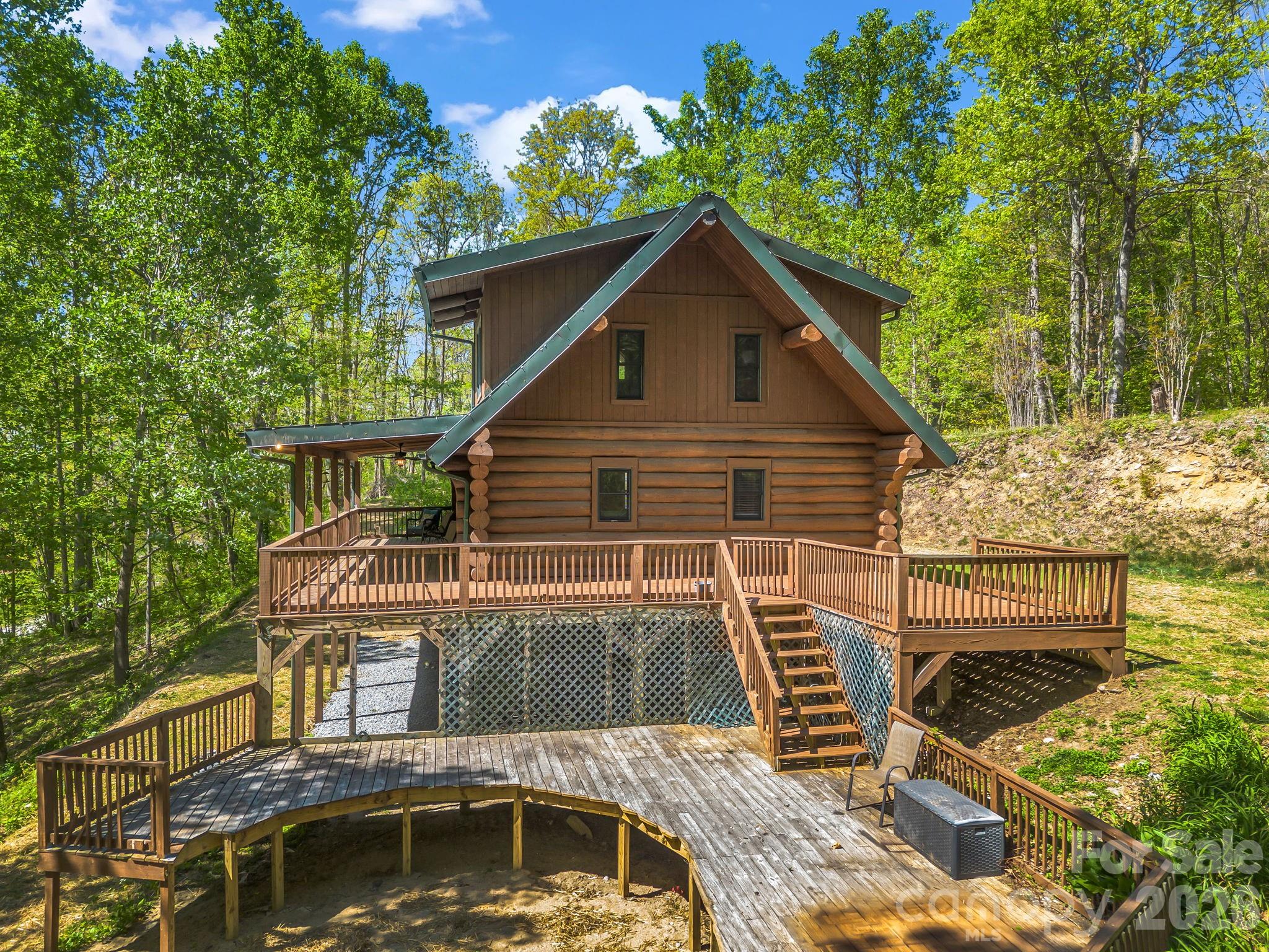 170 Old Mountain Pass — Hendersonville