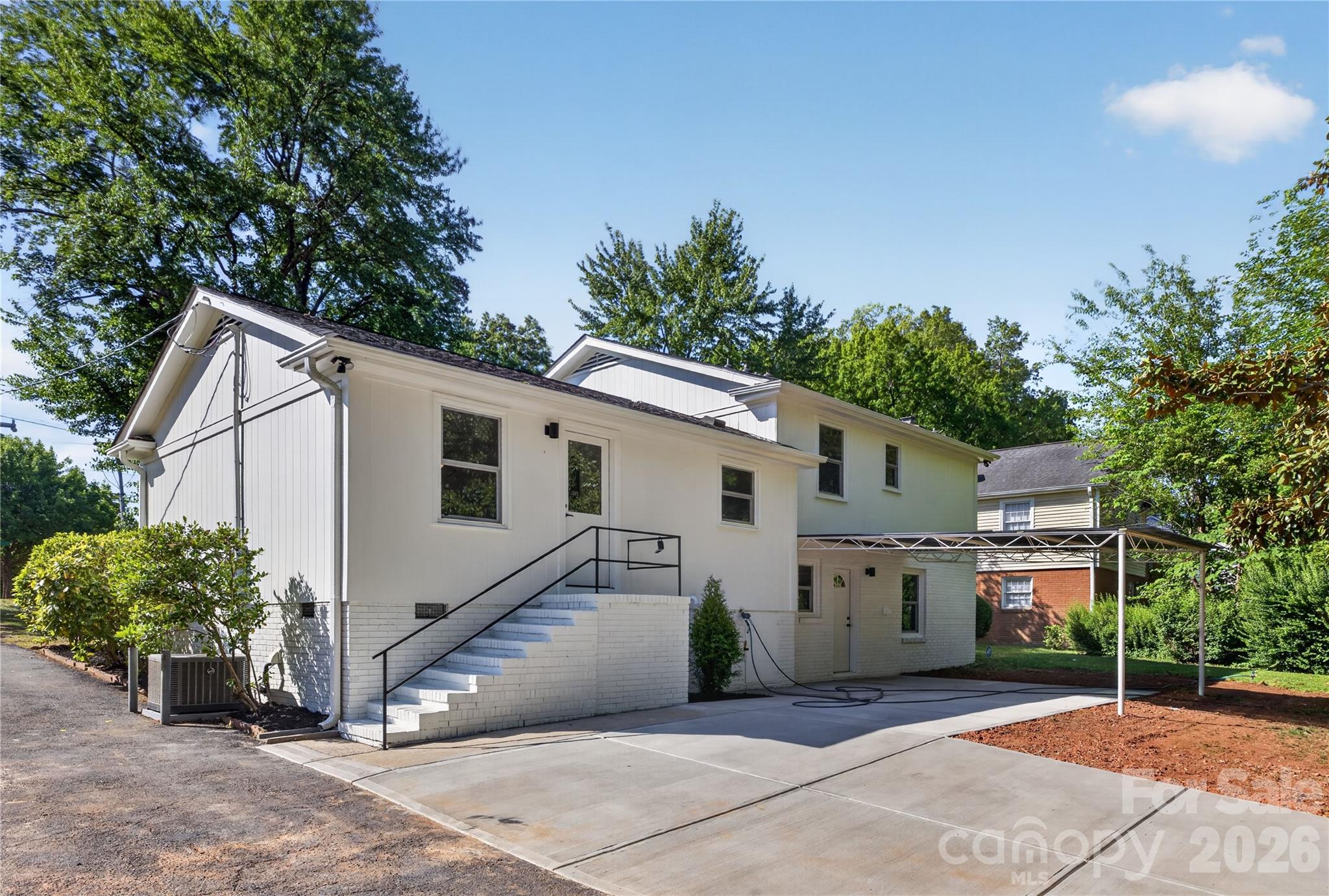 5938 Sharon Road — Charlotte