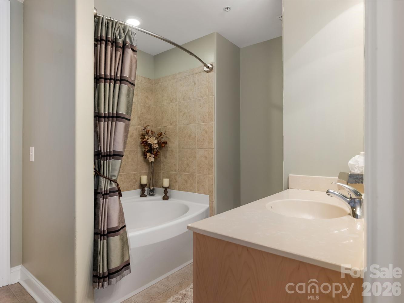 4620 Piedmont Row Drive #406 — Charlotte
