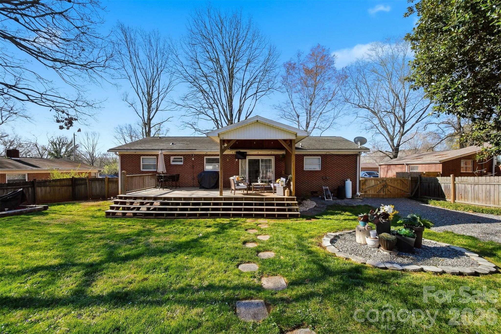 904 15th Street NW — Conover