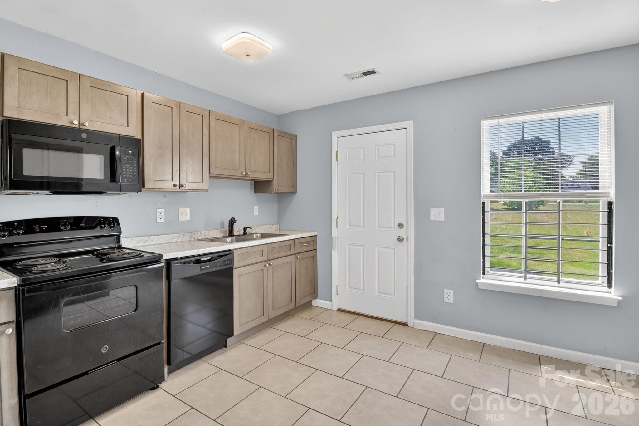 3335 Avalon Avenue — Charlotte