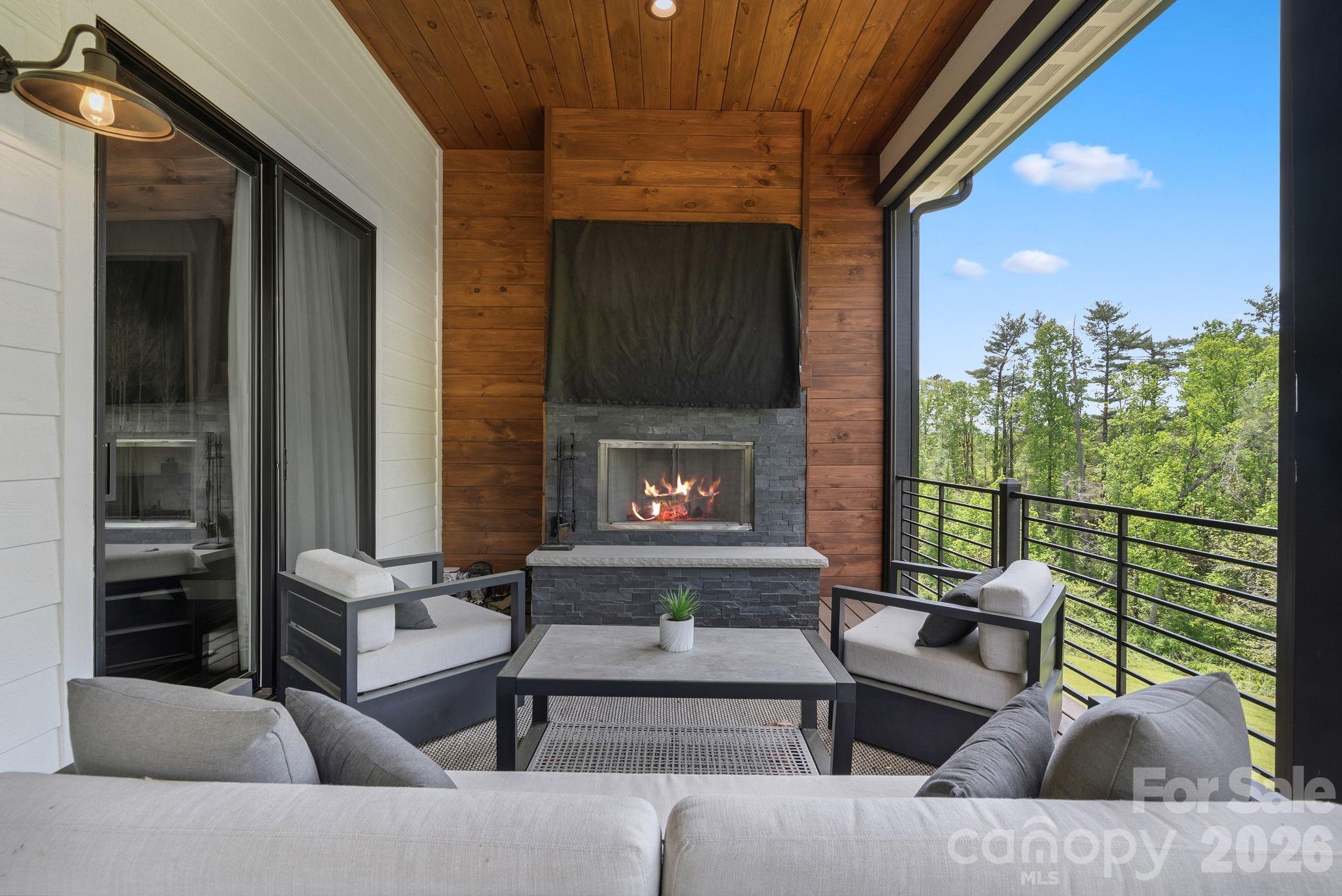 90 Gracie Lane — Weaverville