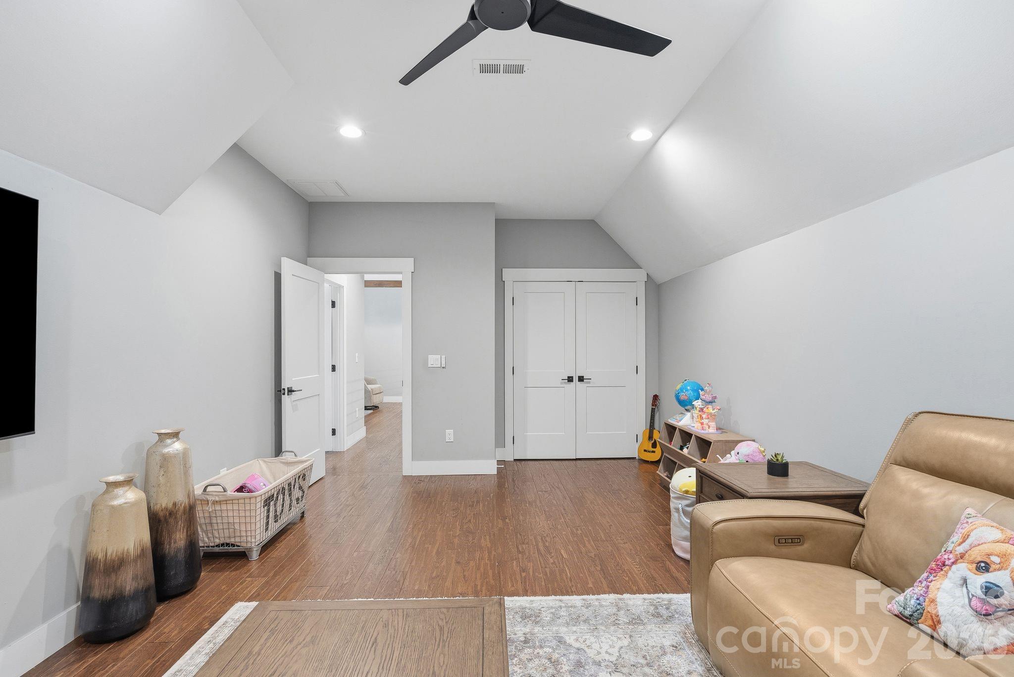90 Gracie Lane — Weaverville