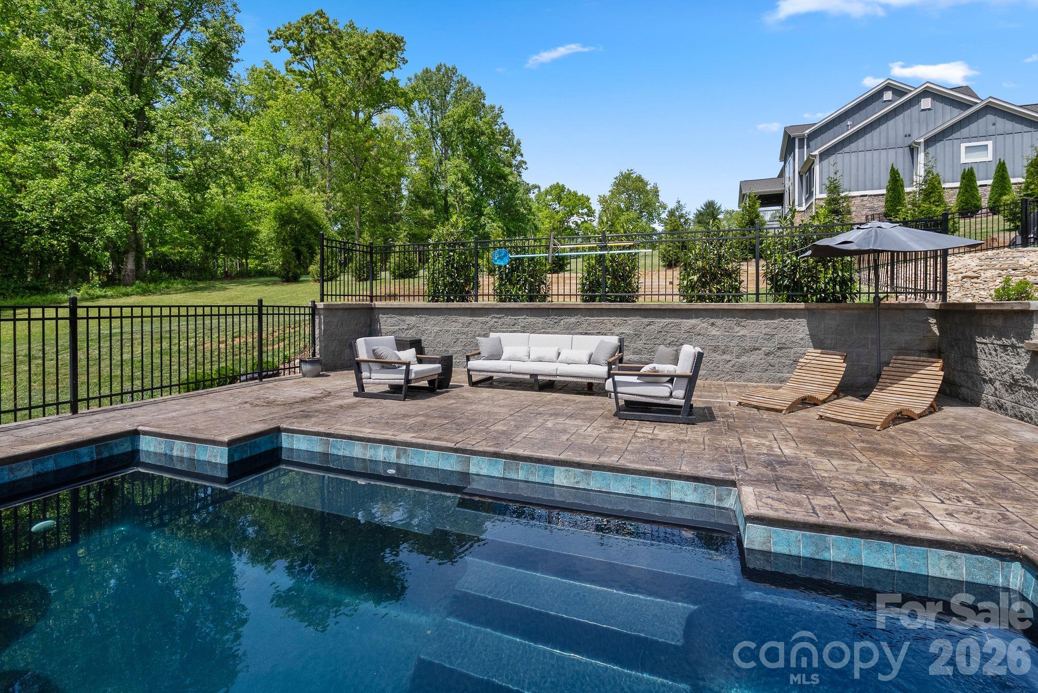 90 Gracie Lane — Weaverville