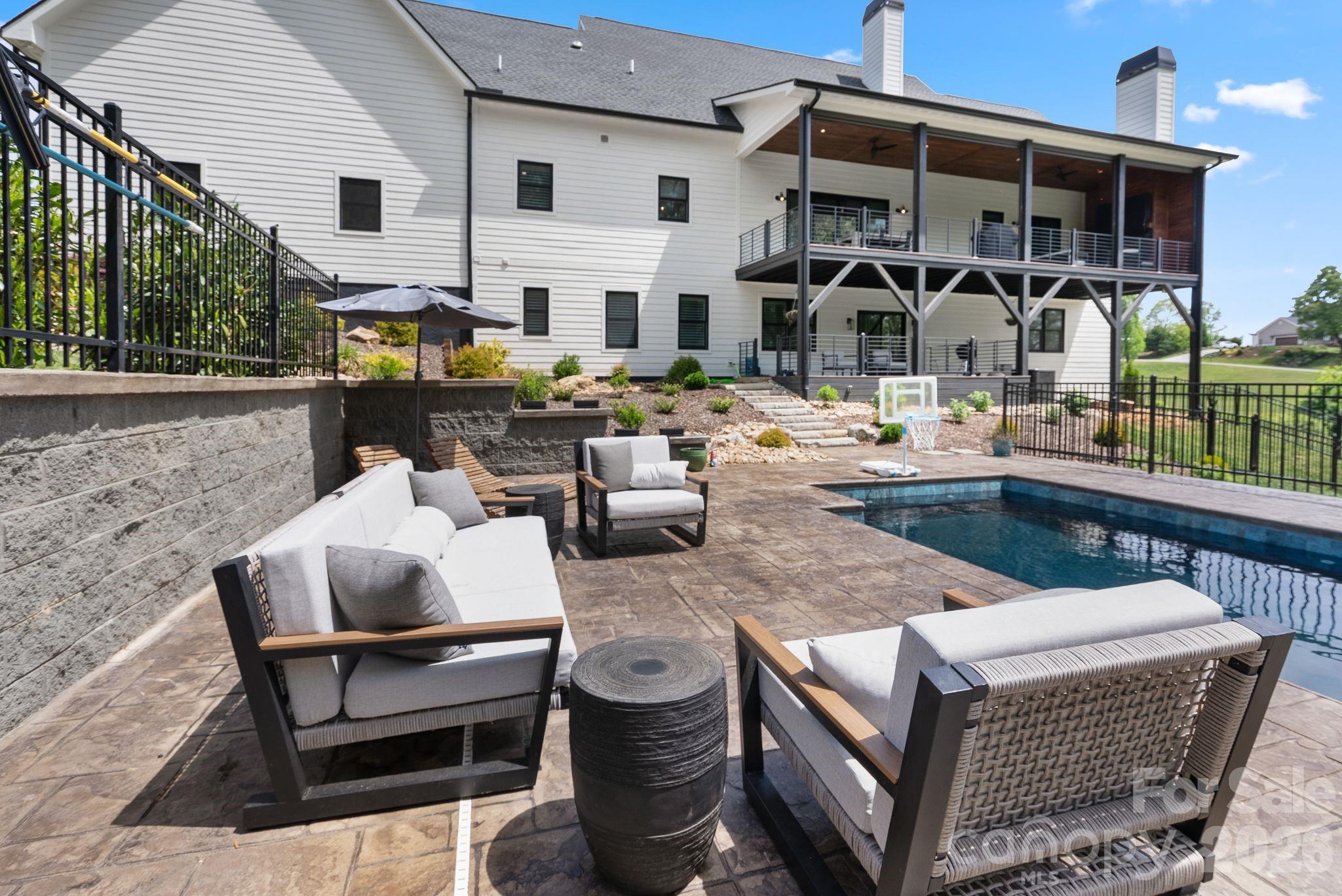 90 Gracie Lane — Weaverville