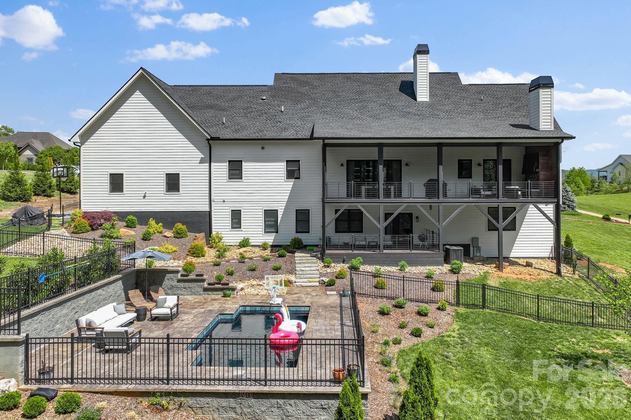 90 Gracie Lane — Weaverville