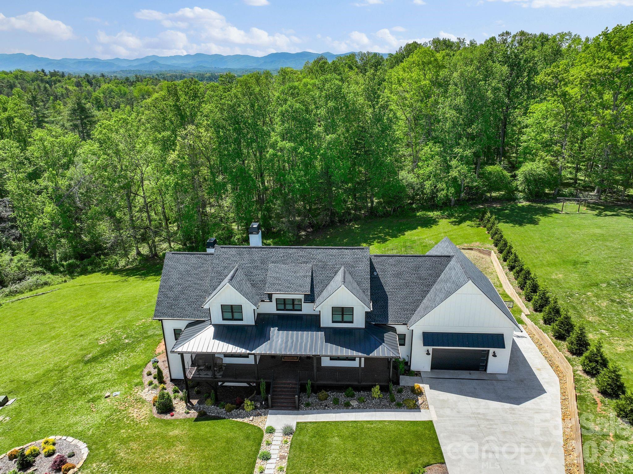 90 Gracie Lane — Weaverville