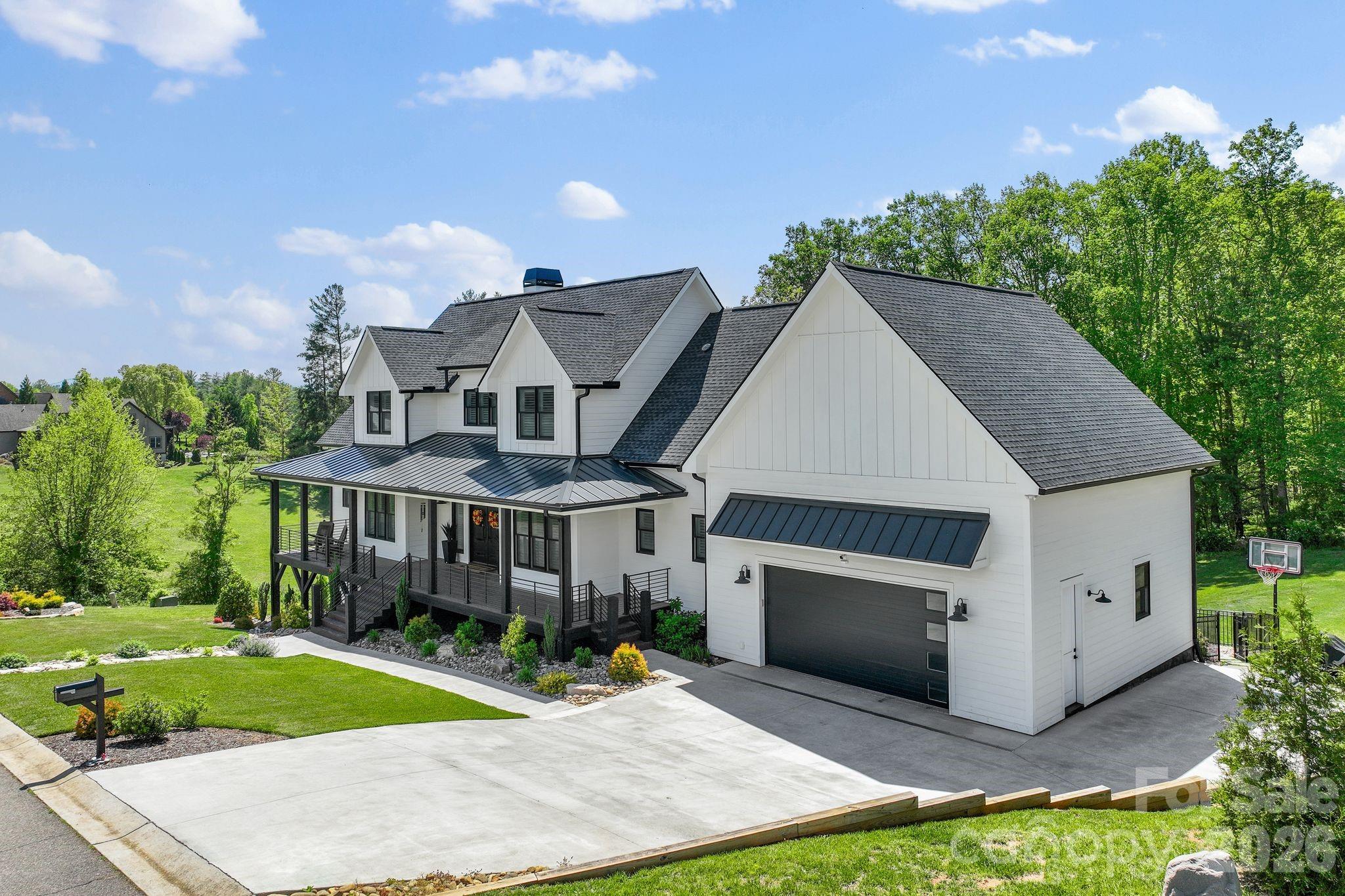90 Gracie Lane — Weaverville