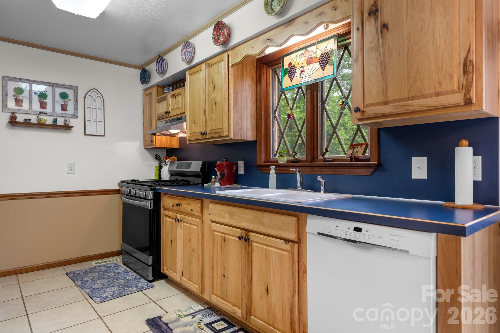 475 Hendren Road — Moravian Falls