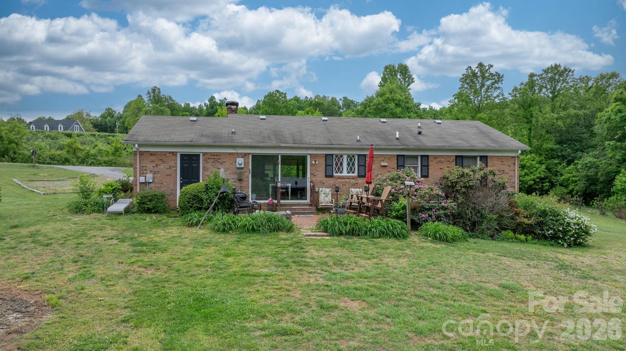 475 Hendren Road — Moravian Falls