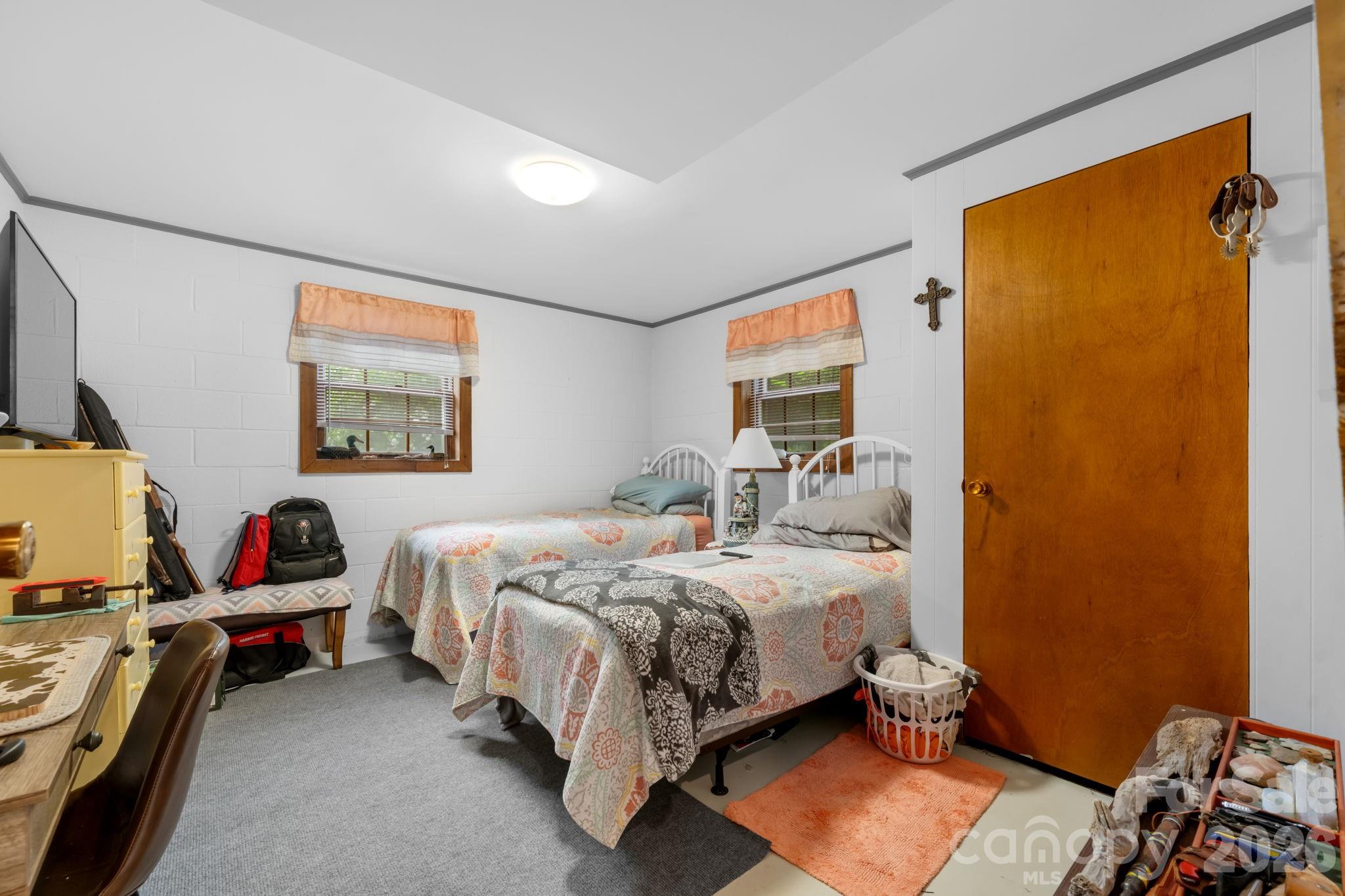475 Hendren Road — Moravian Falls