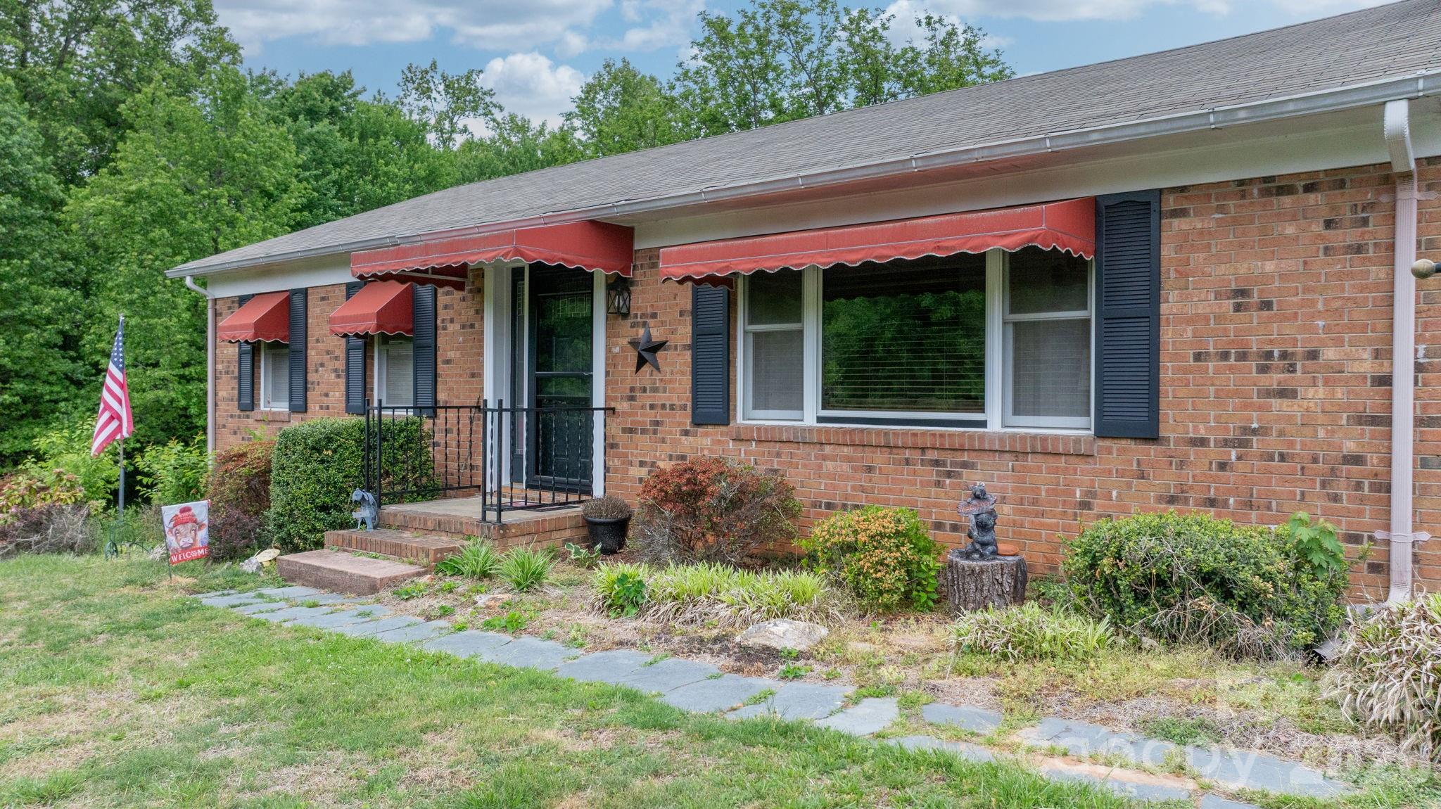 475 Hendren Road — Moravian Falls