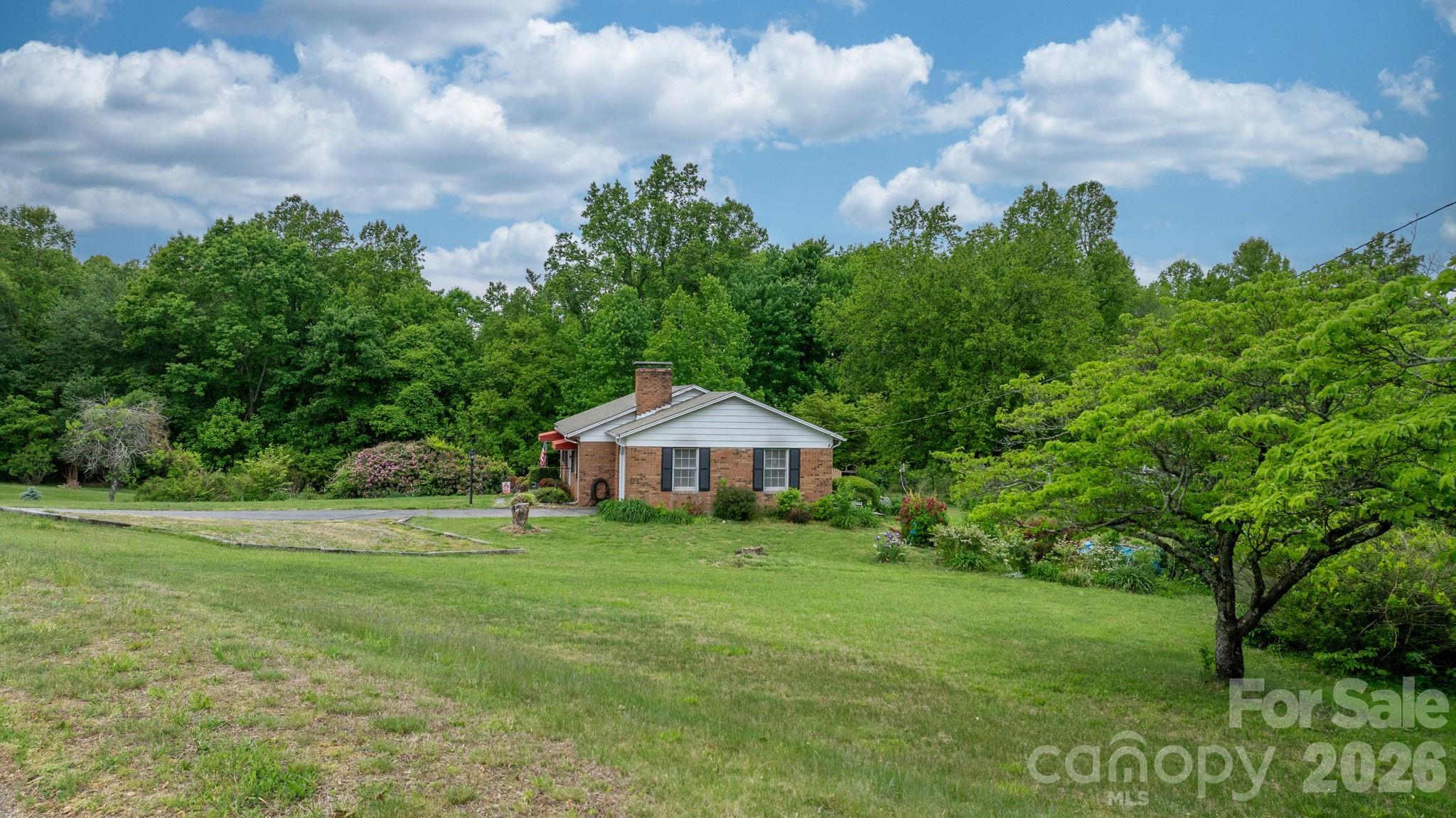475 Hendren Road — Moravian Falls