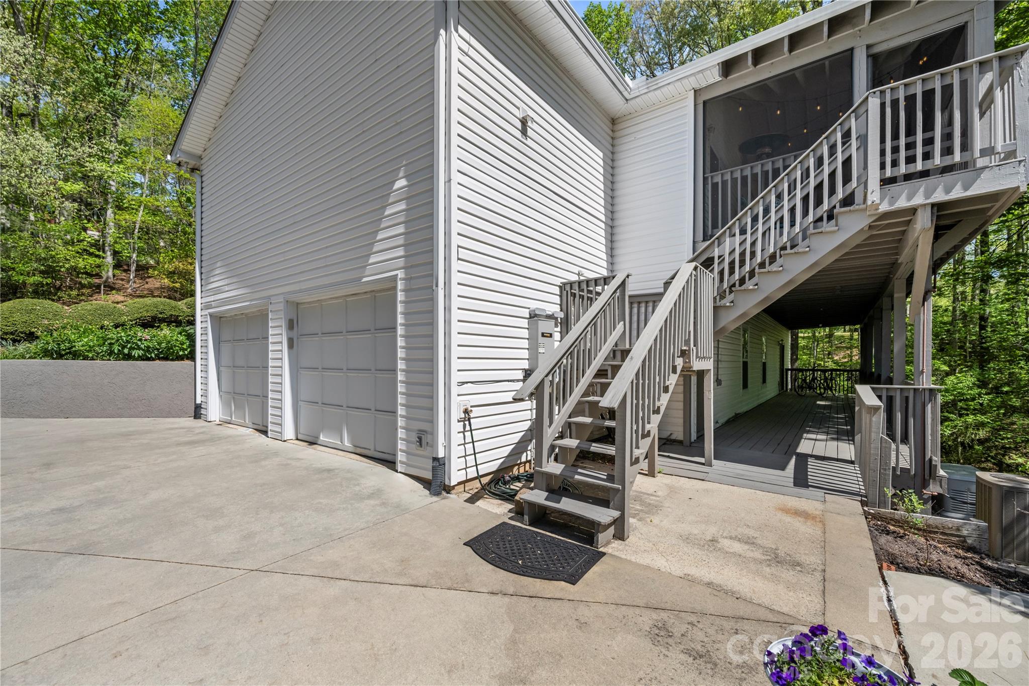 1801 Riverview Court — Hendersonville