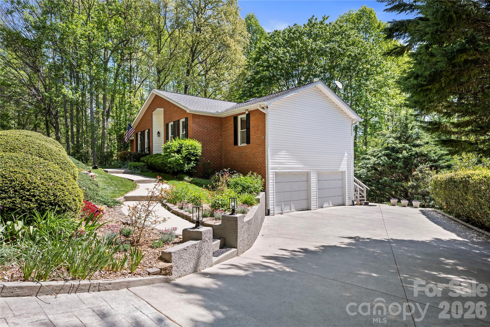 1801 Riverview Court — Hendersonville