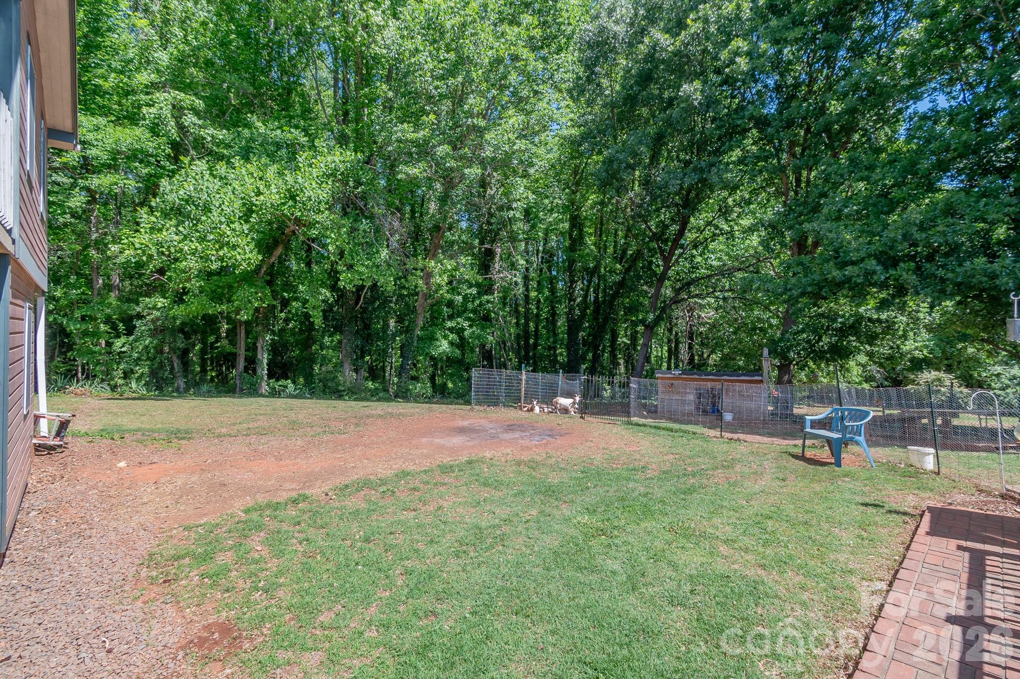 44446 Field Road — New London